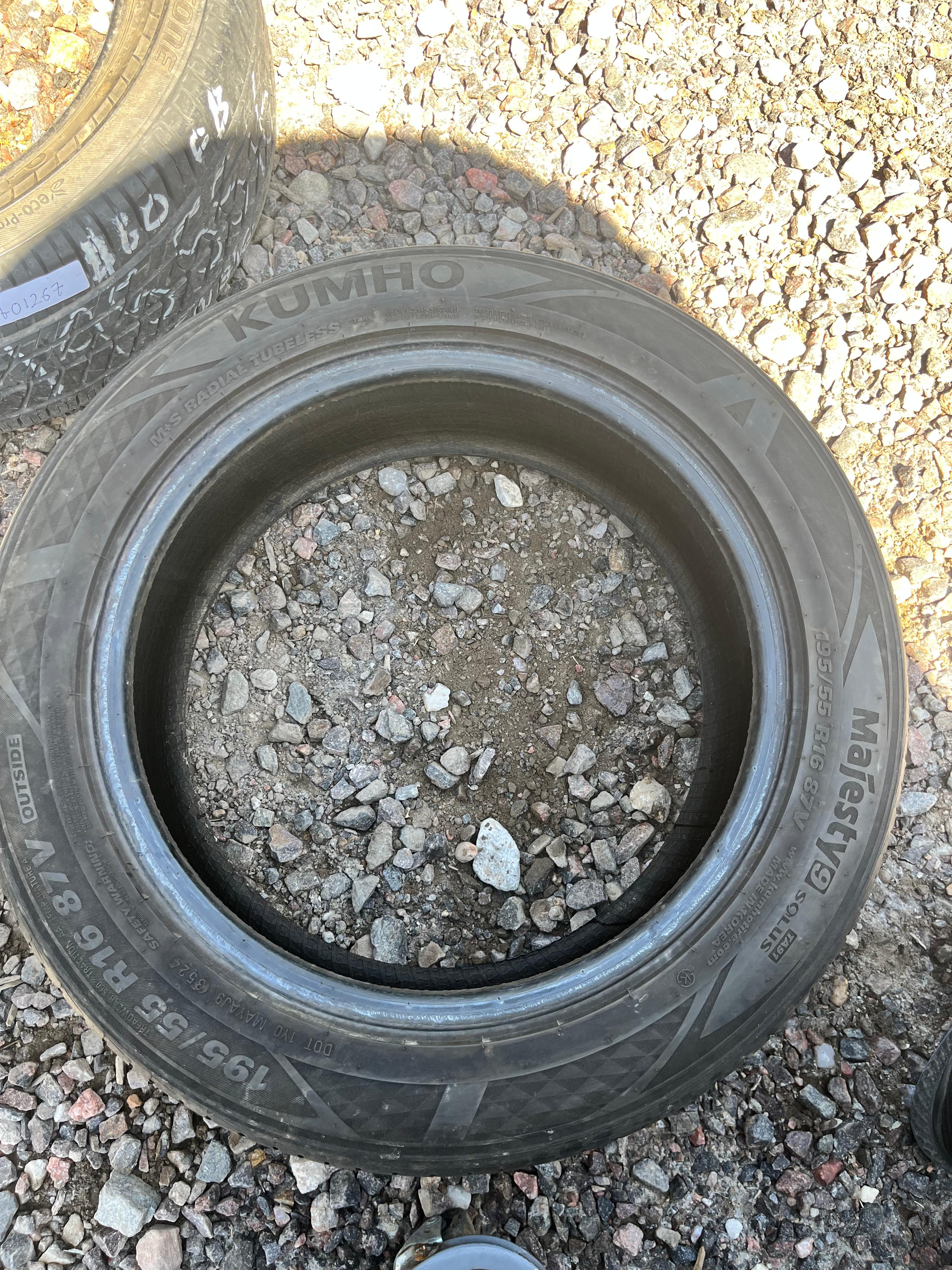 195/55R16 Single (1 Used Tire) Kumho Majesty 9 Solus