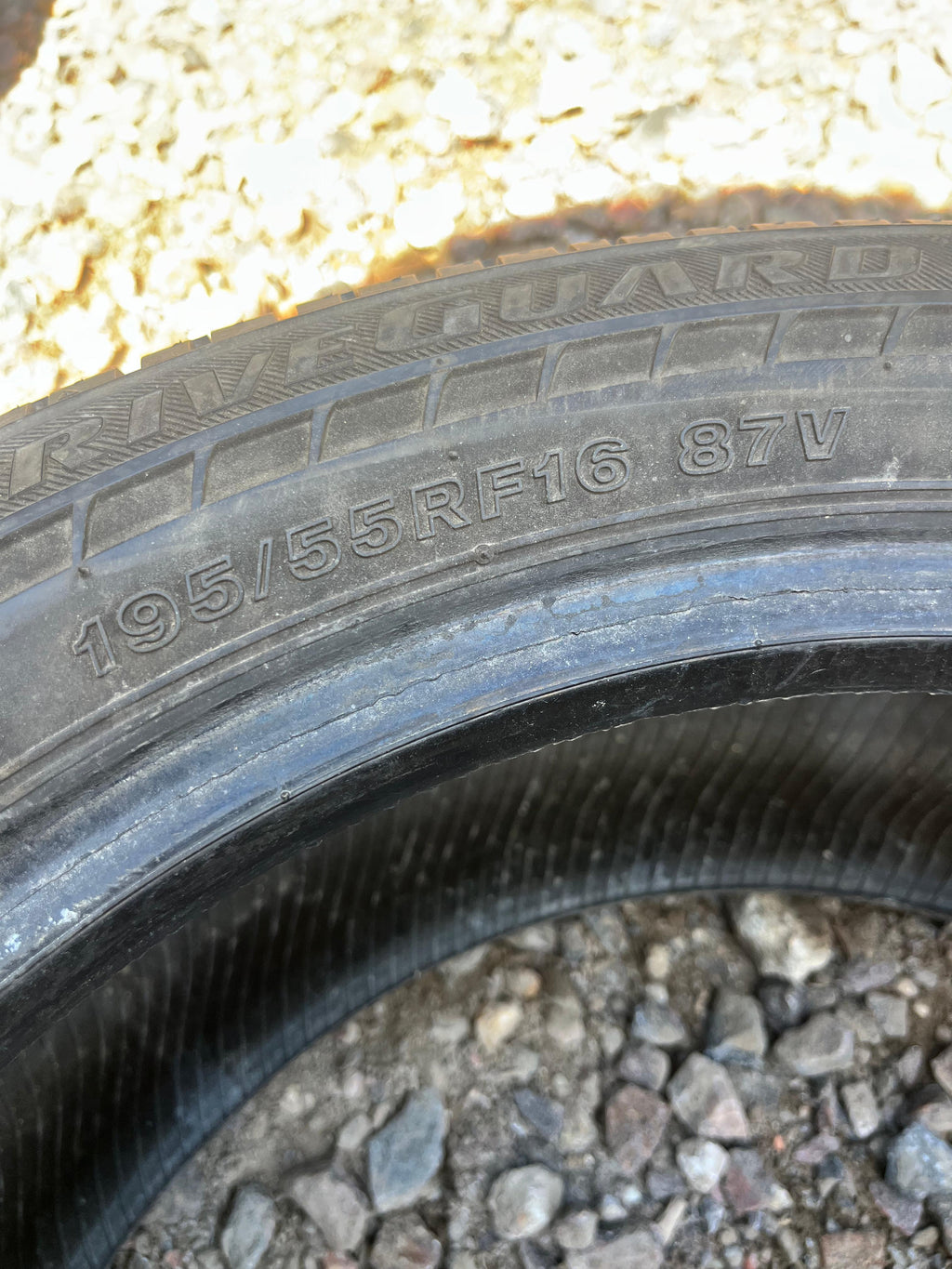 195/55RF16 Single (1 Used Tire) Bridgestone DriveGuard