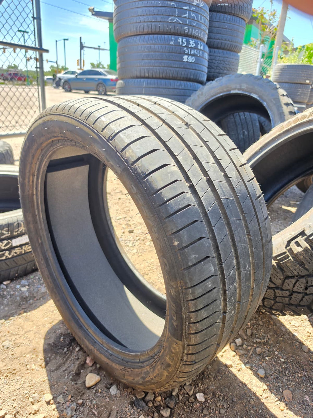 325/35R22 Single (1 Used Tire) Pirelli P Zero