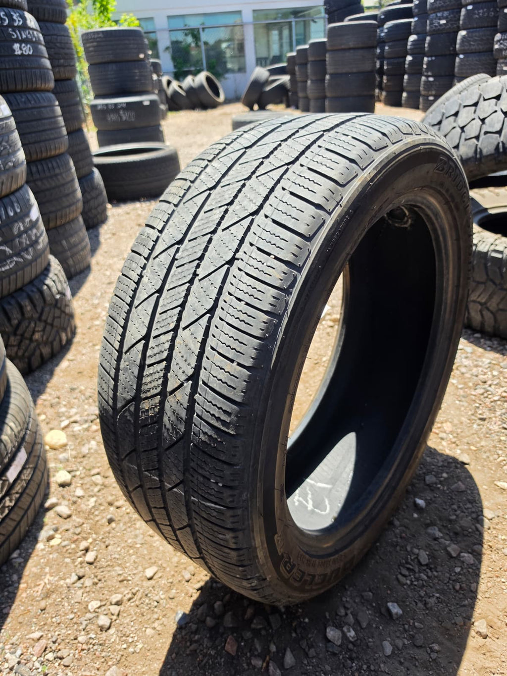 285/45R22 Single (1 Used Tire) Bridgestone Dueler LX