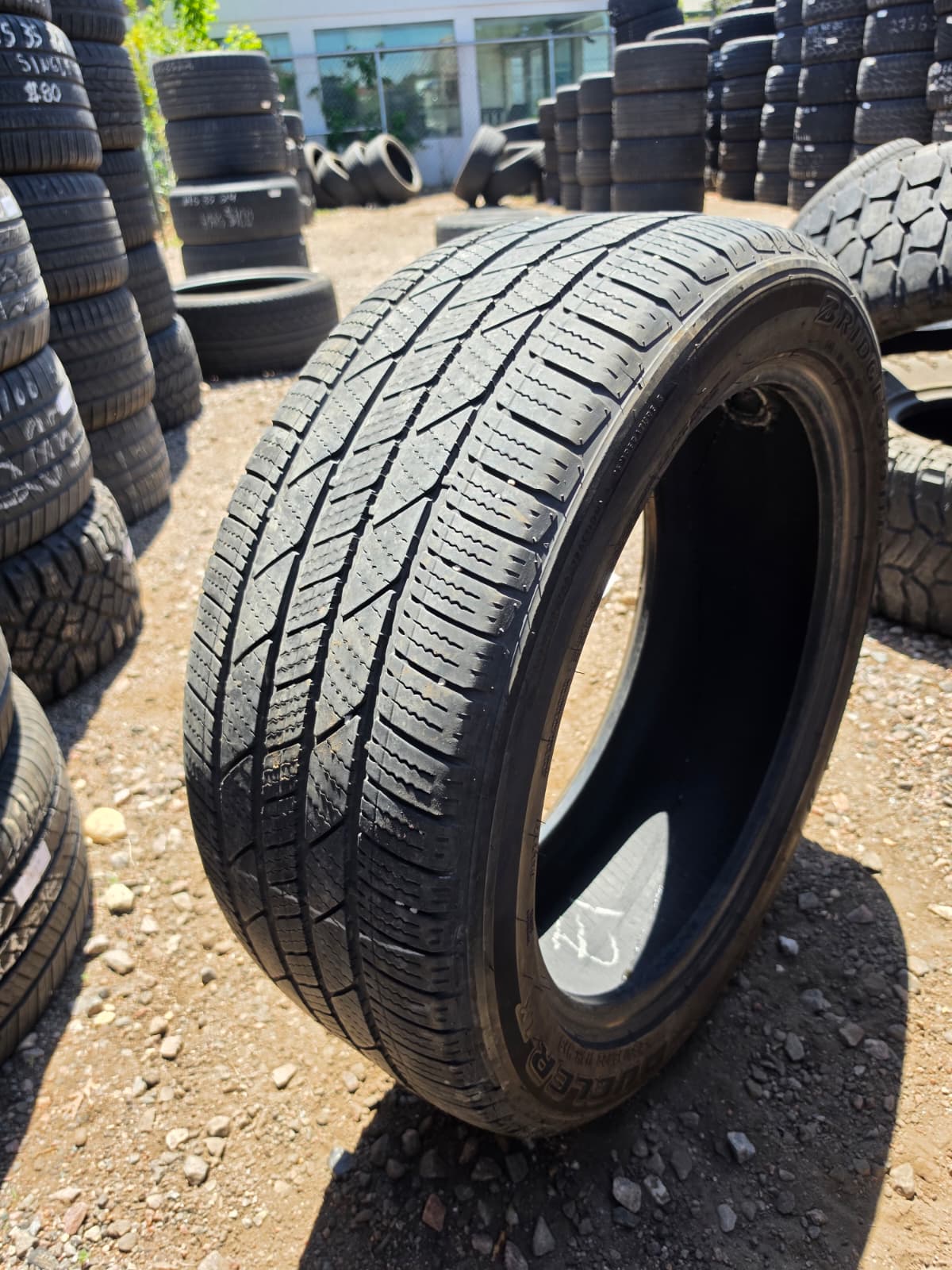285/45R22 Single (1 Used Tire) Bridgestone Dueler LX