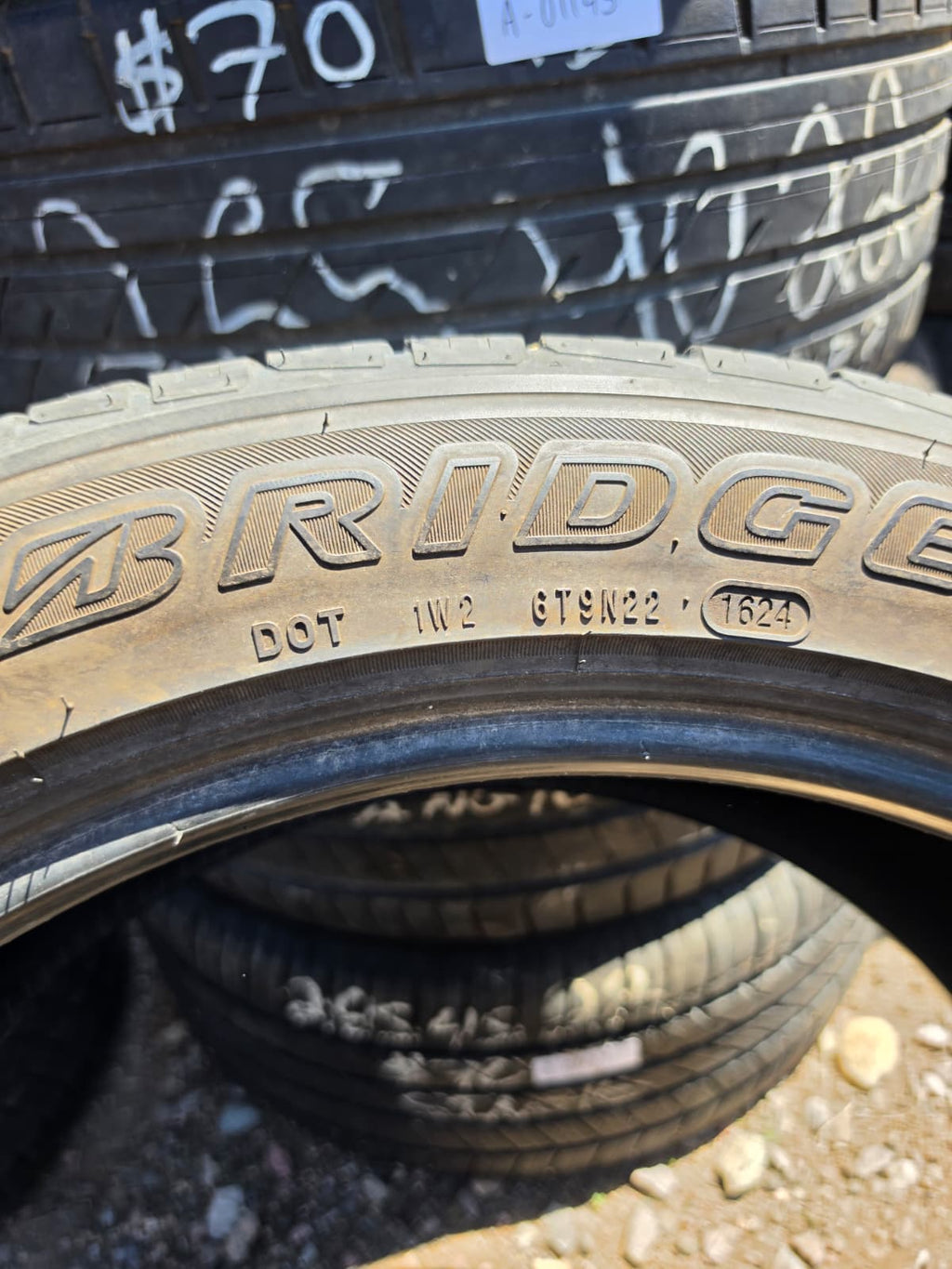 285/45R22 Single (1 Used Tire) Bridgestone Dueler LX