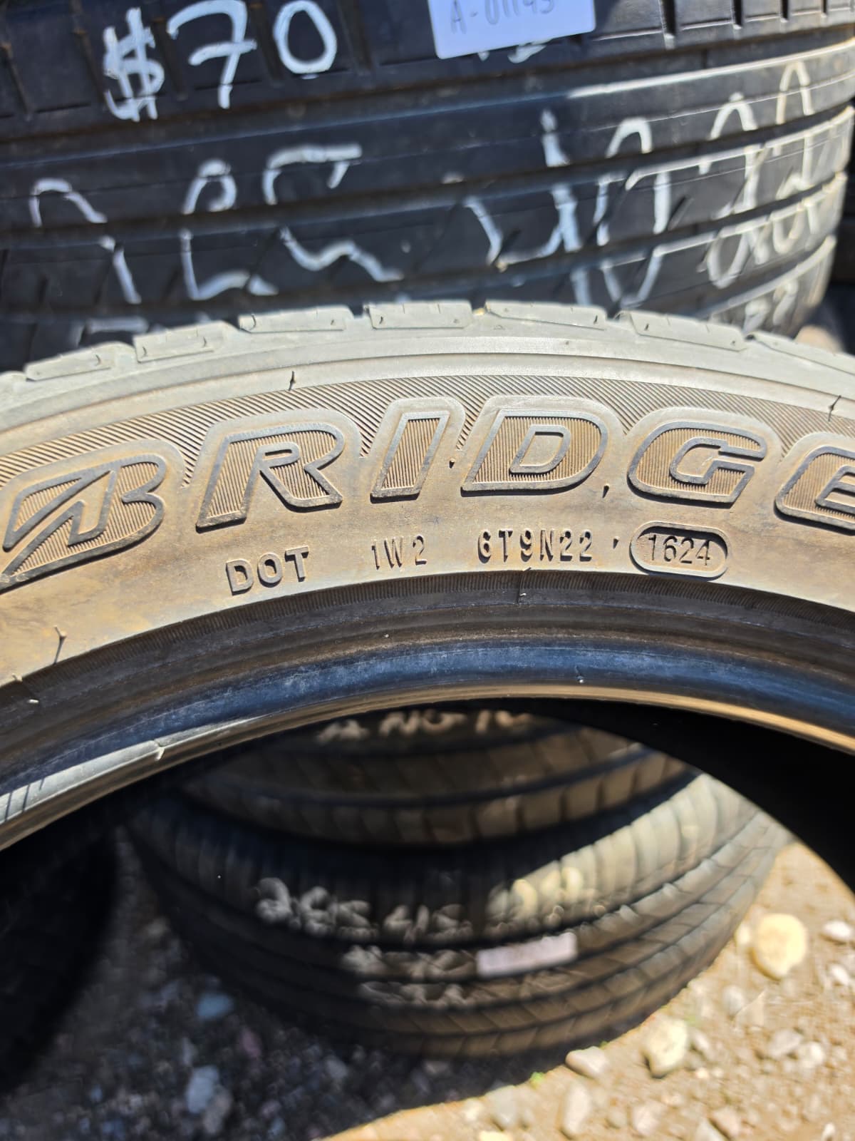 285/45R22 Single (1 Used Tire) Bridgestone Dueler LX