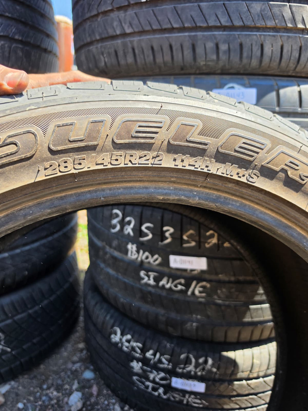 285/45R22 Single (1 Used Tire) Bridgestone Dueler LX