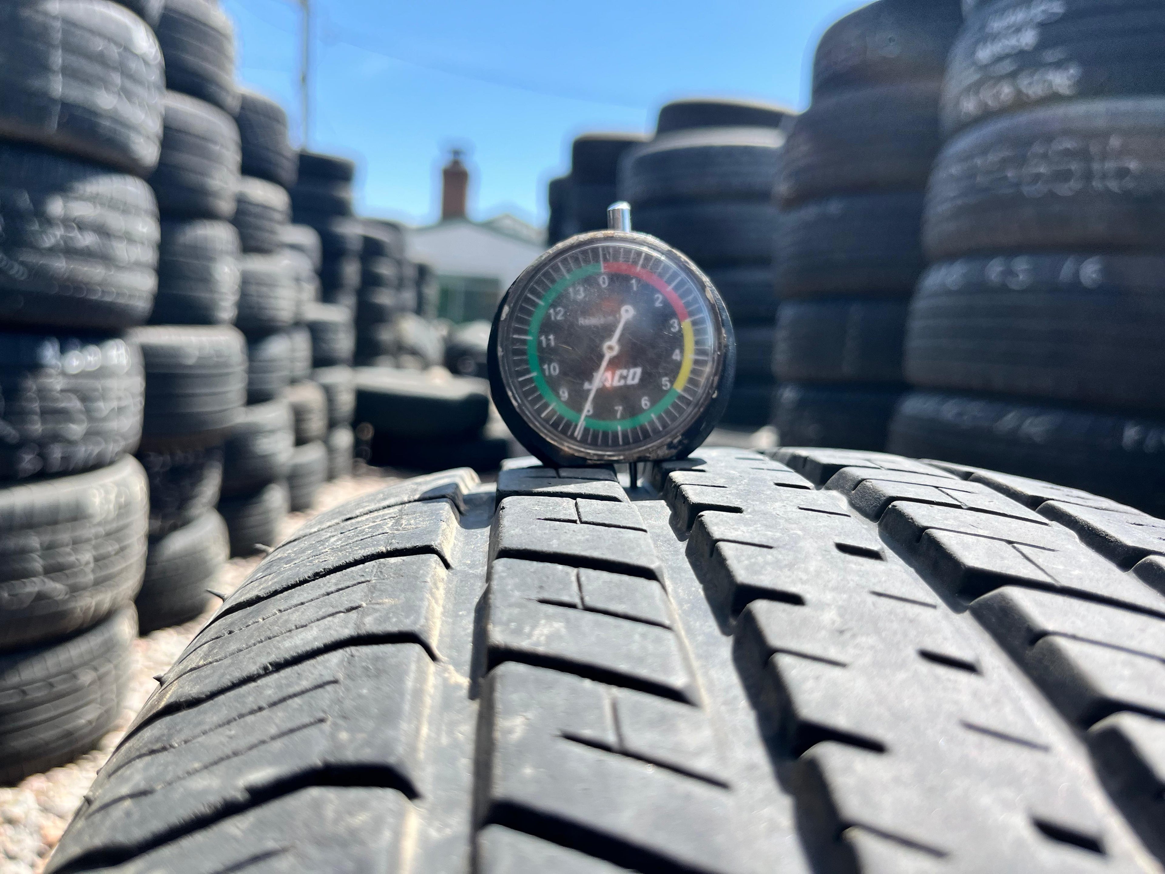 225/60R16 Single (1 Used Tie) Radial LL821 Epic Tour
