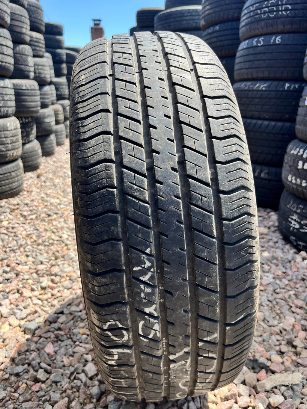 225/60R16 Single (1 Used Tie) Radial LL821 Epic Tour