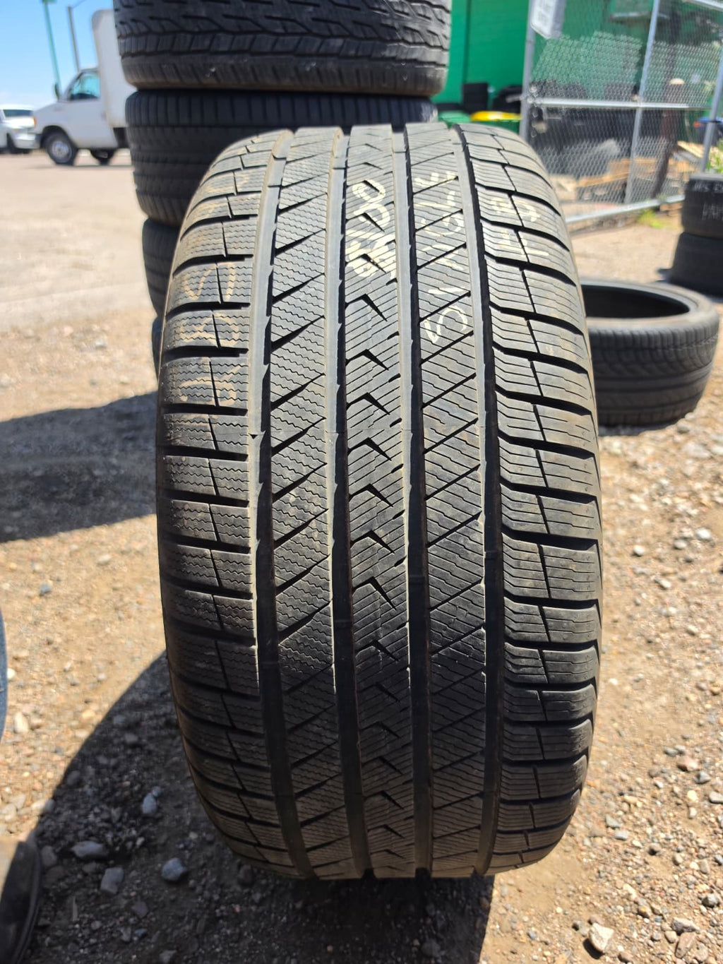 285/40R22 Single (1 Used Tire) Vredestein Vredestein