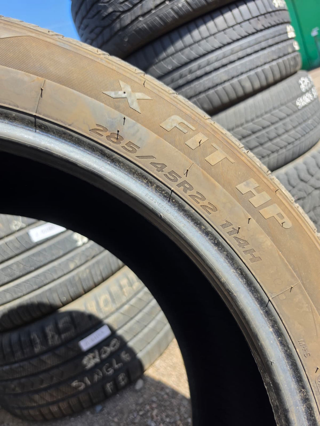 285/45R22 Single (1 Used Tire) Laufenn