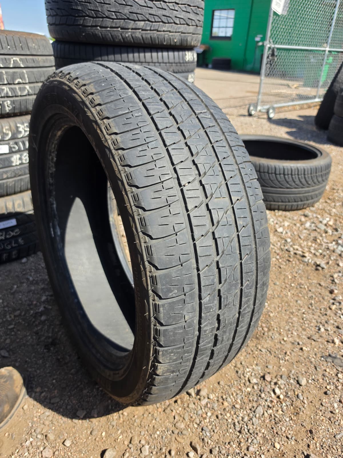 285/45R22 Single (1 Used Tire) Bridgestone Dueler H/L Alenza