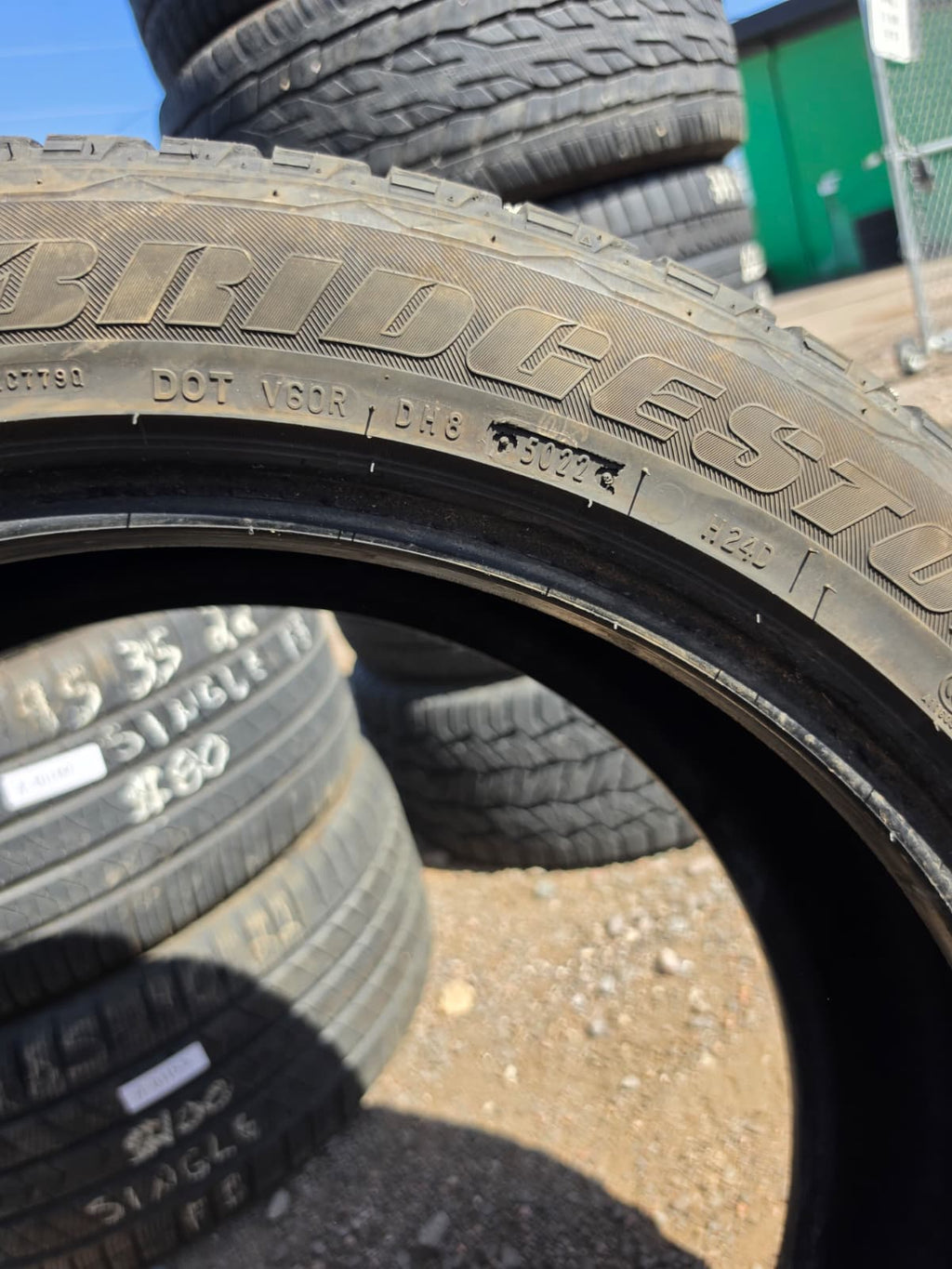 285/45R22 Single (1 Used Tire) Bridgestone Dueler H/L Alenza