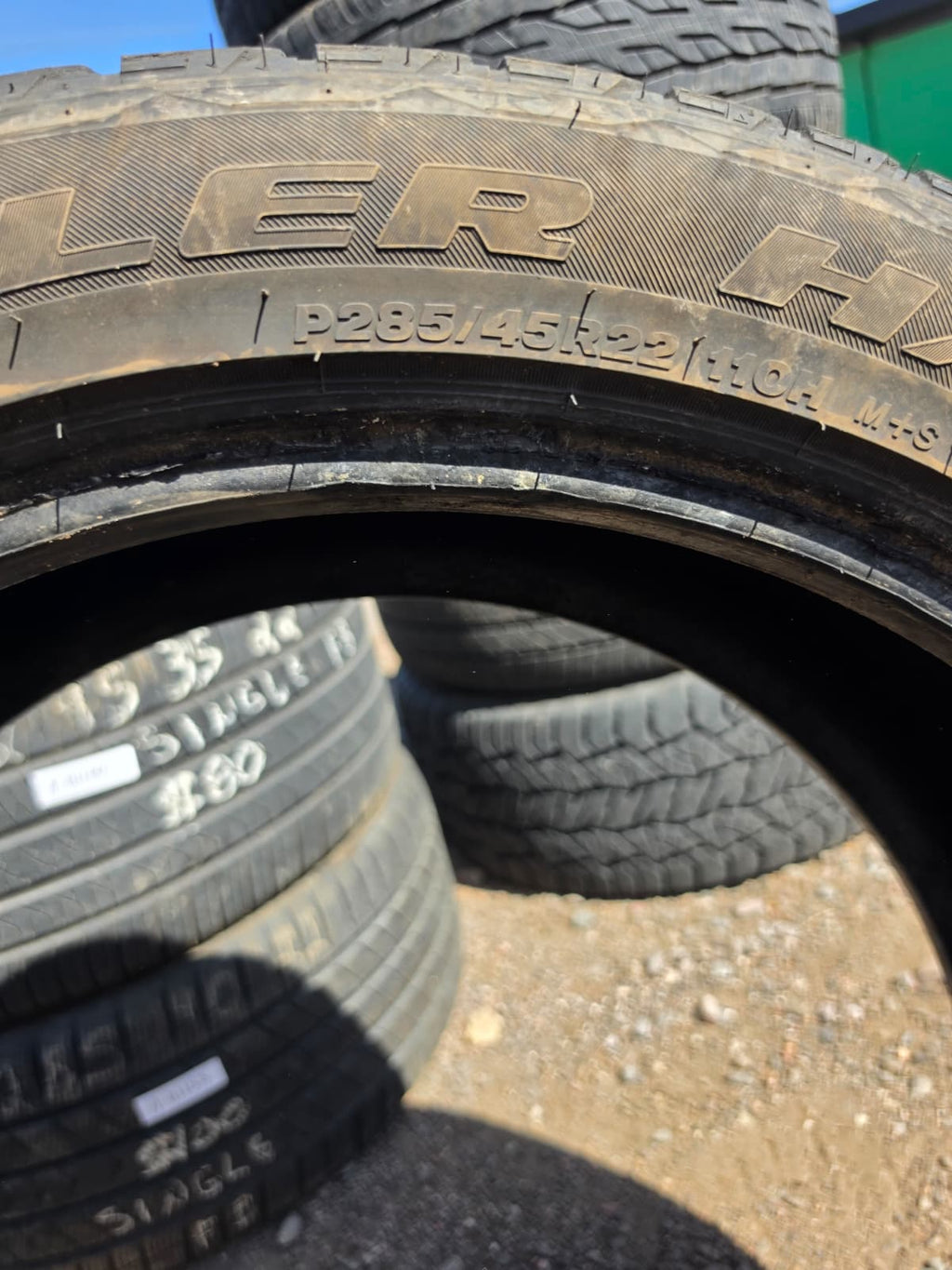 285/45R22 Single (1 Used Tire) Bridgestone Dueler H/L Alenza