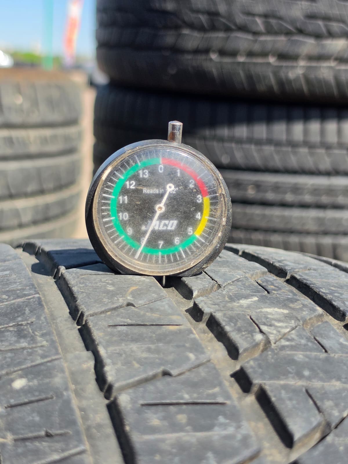285/45R22 Single (1 Used Tire) Bridgestone Dueler H/L Alenza