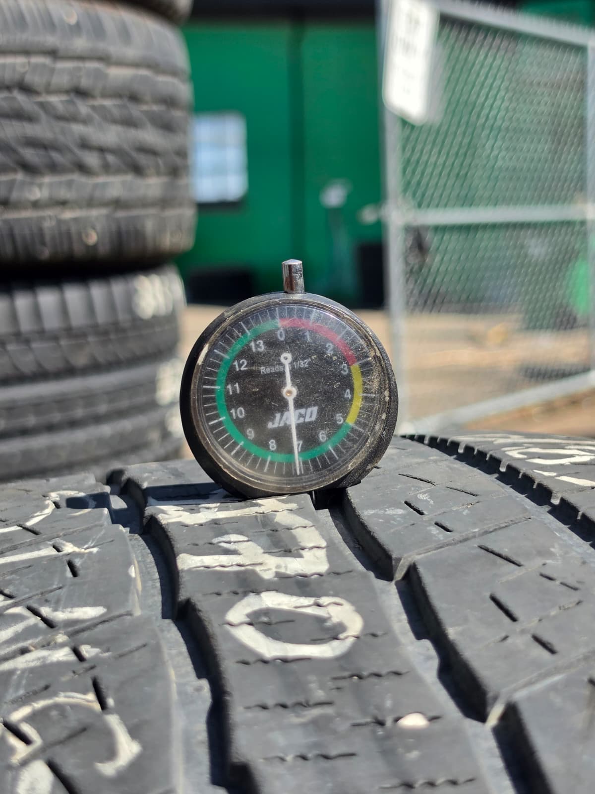 285/45R22 Single (1 Used Tire) General Grabber HTS