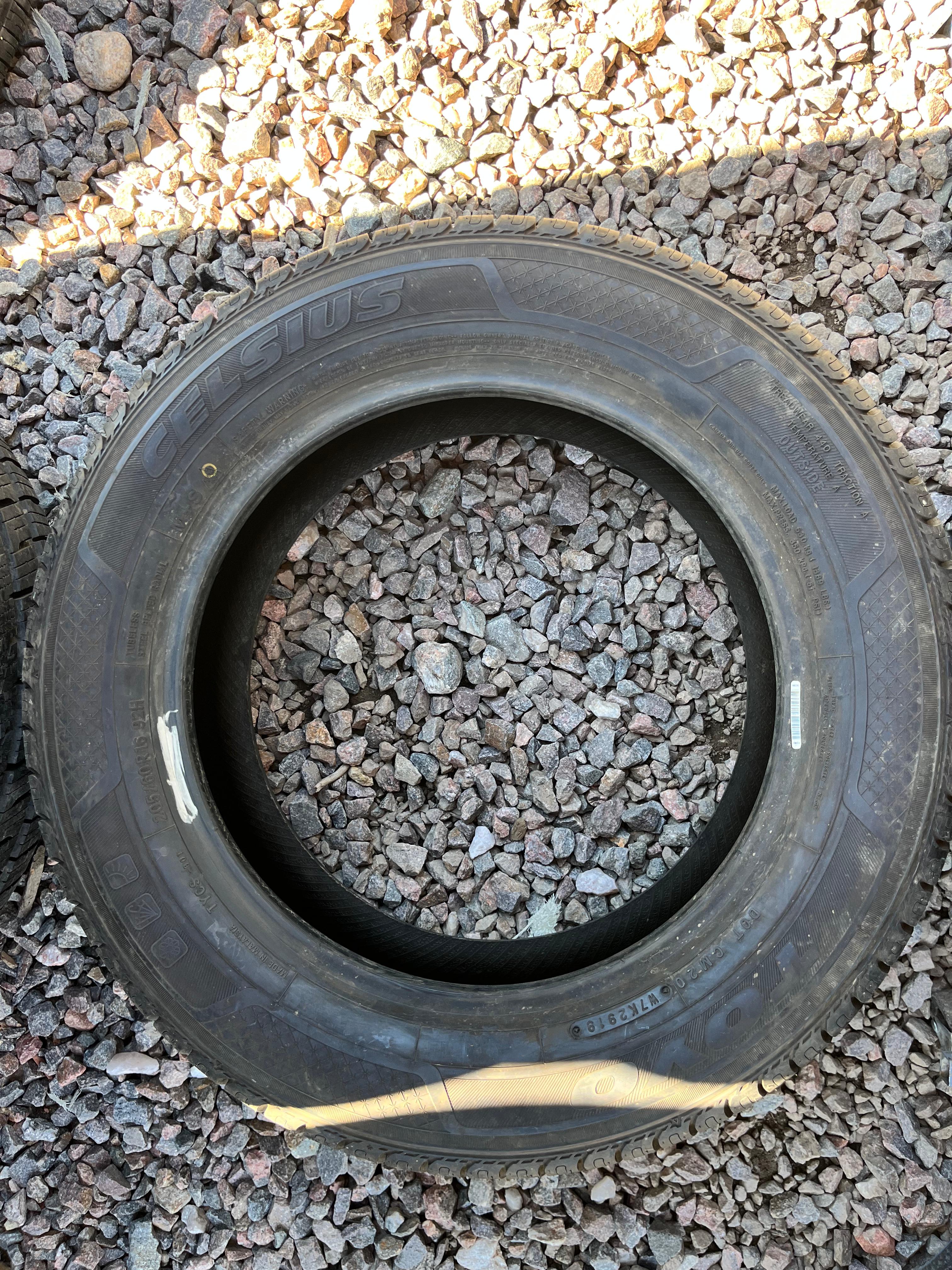205/60R16 Single (1 Used Tire) Toyo Celsius