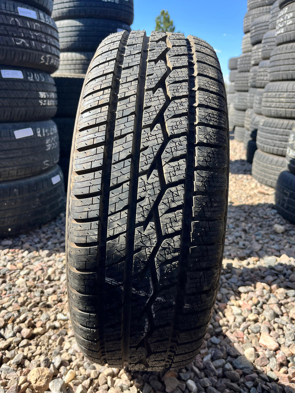 205/60R16 Single (1 Used Tire) Toyo Celsius