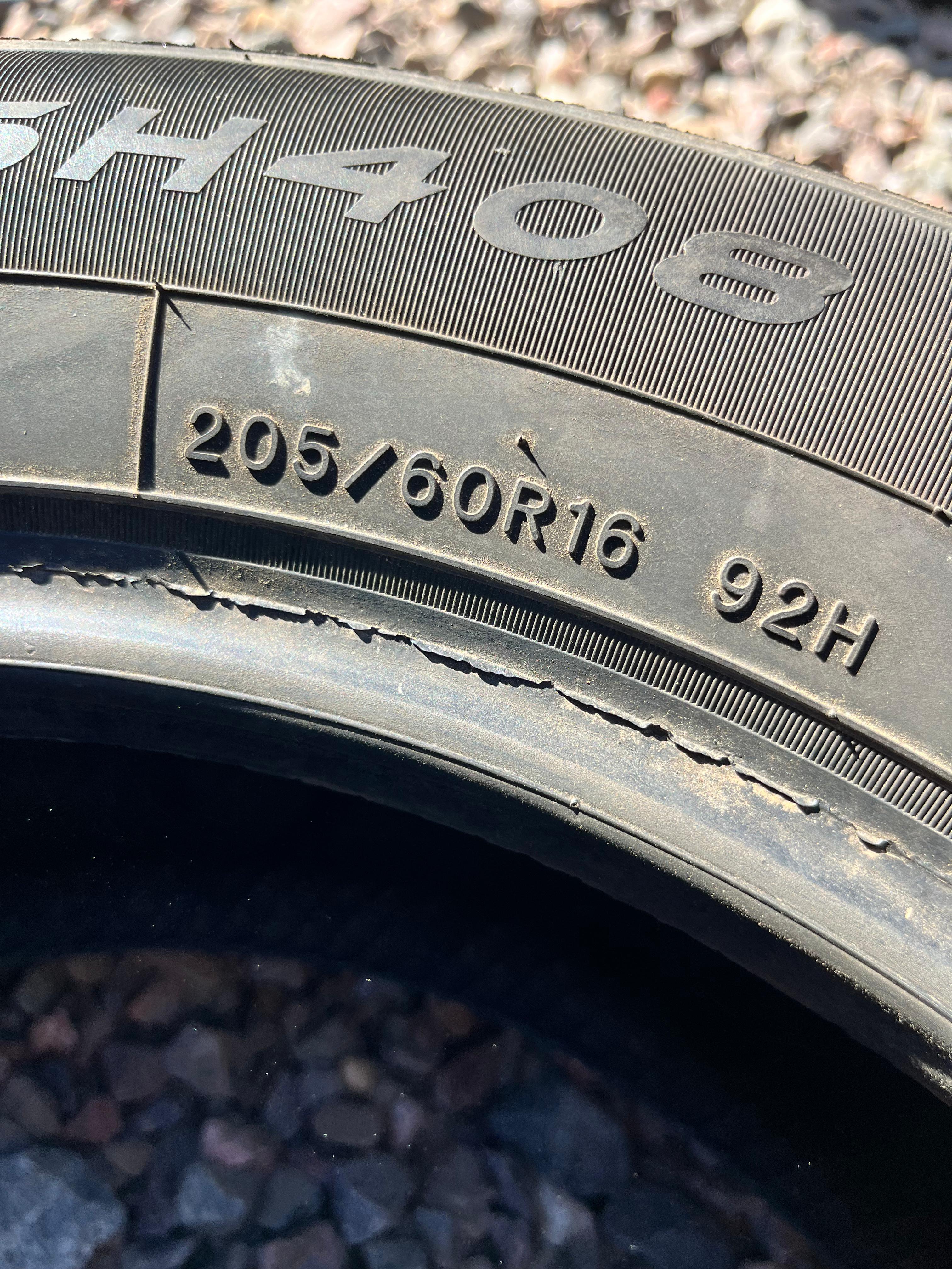 205/60R16 Single (1 Used Tire) Sailun Atrezzo (SH408)