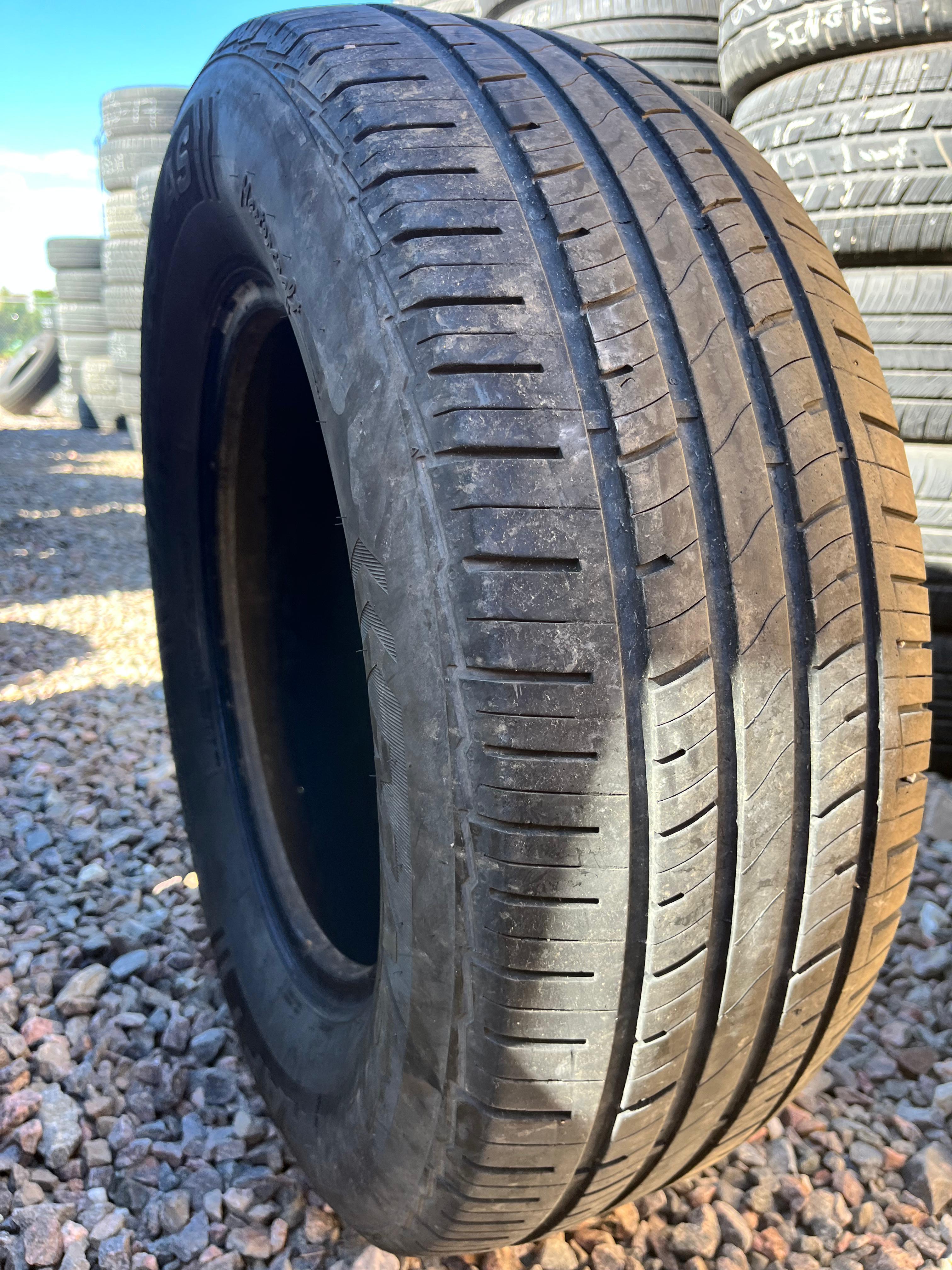 235/65R16 Single (1 Used Tire) Mastercraft Stratus