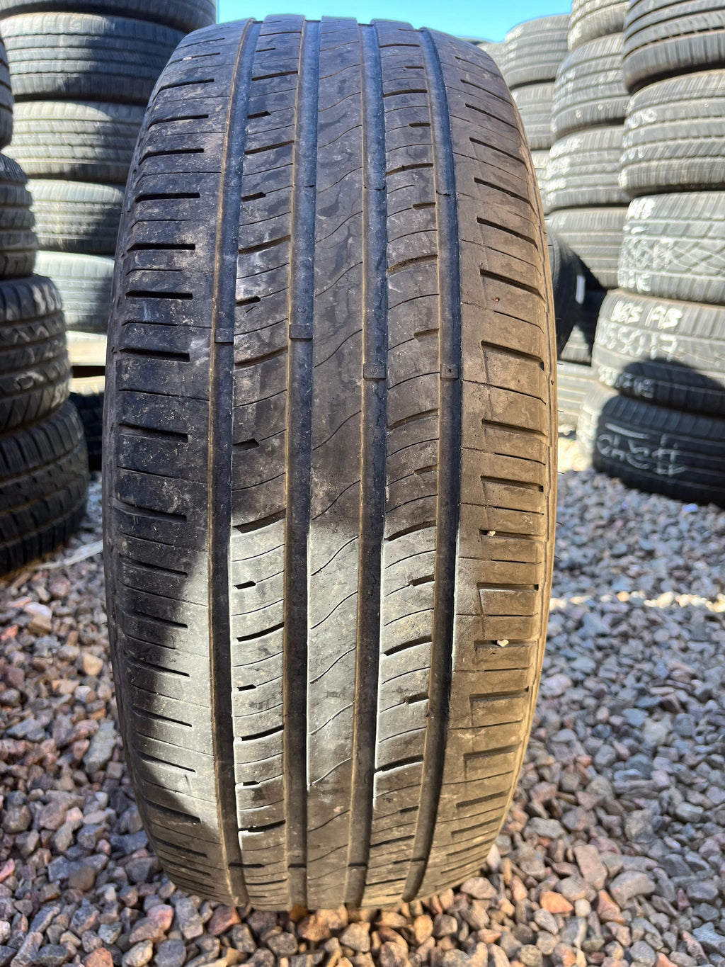 235/65R16 Single (1 Used Tire) Mastercraft Stratus