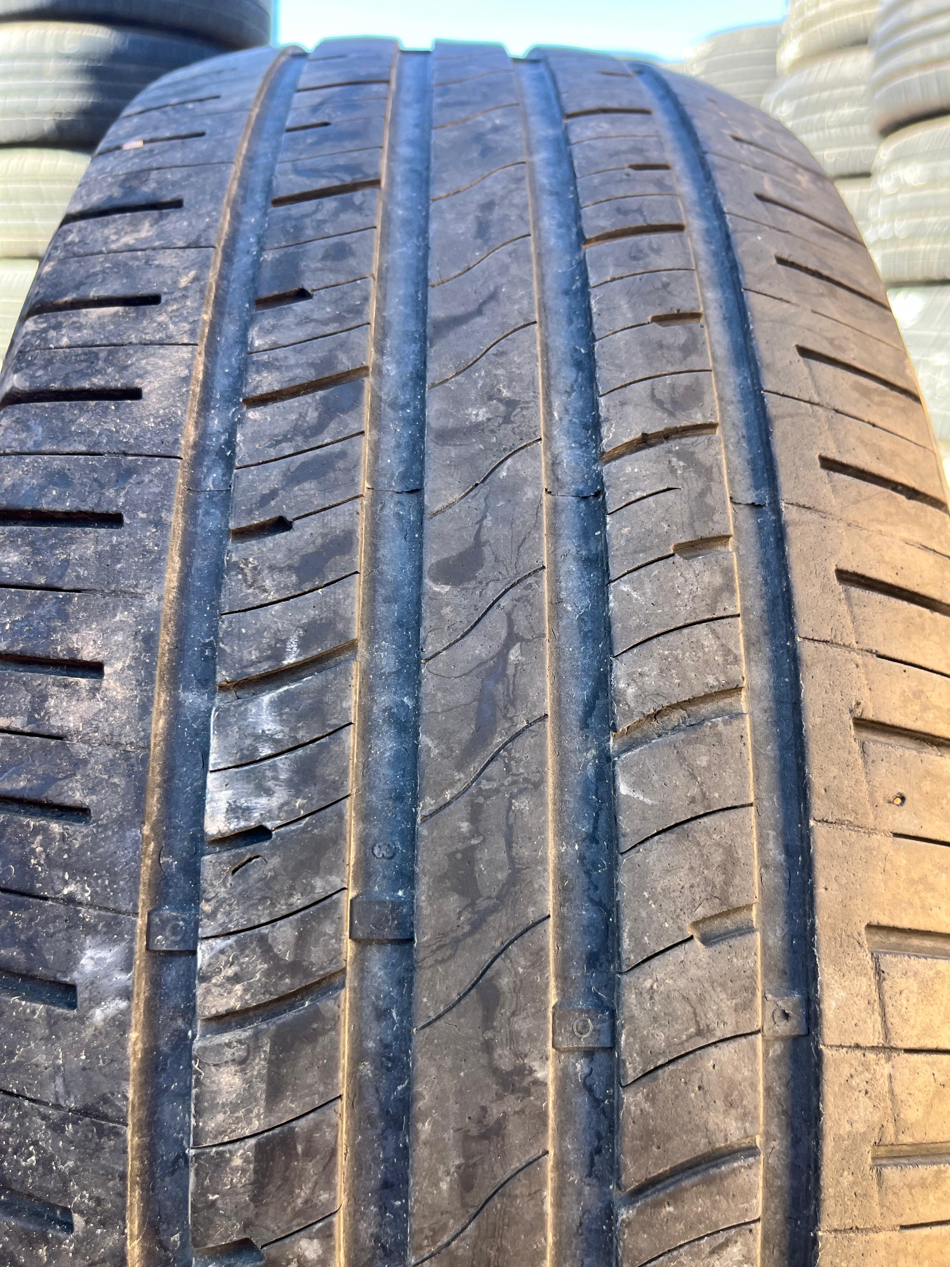 235/65R16 Single (1 Used Tire) Mastercraft Stratus