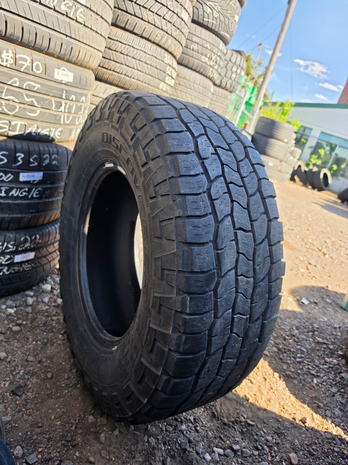 LT297/70R18 Single (1 Used Tire) Cooper Discoverer AT3