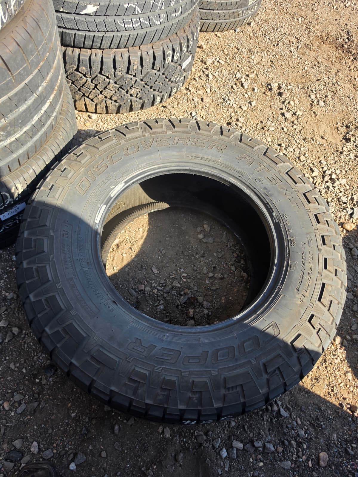 LT297/70R18 Single (1 Used Tire) Cooper Discoverer AT3