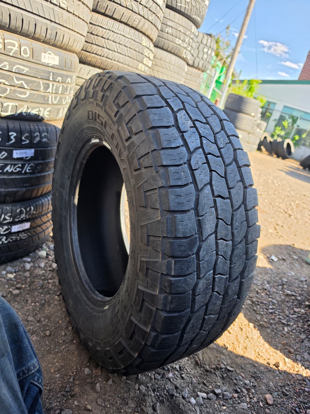 LT297/70R18 Single (1 Used Tire) Cooper Discoverer AT3