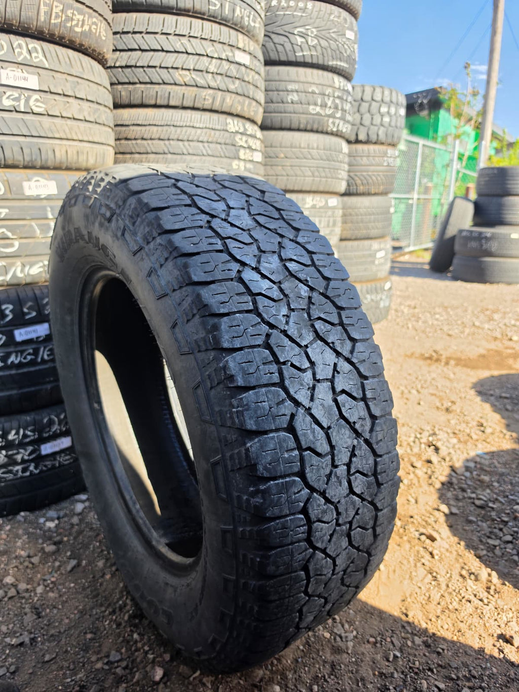 LT275/65R18 Single (1 Used Tire) Goodyear Wrangler DuraTrac
