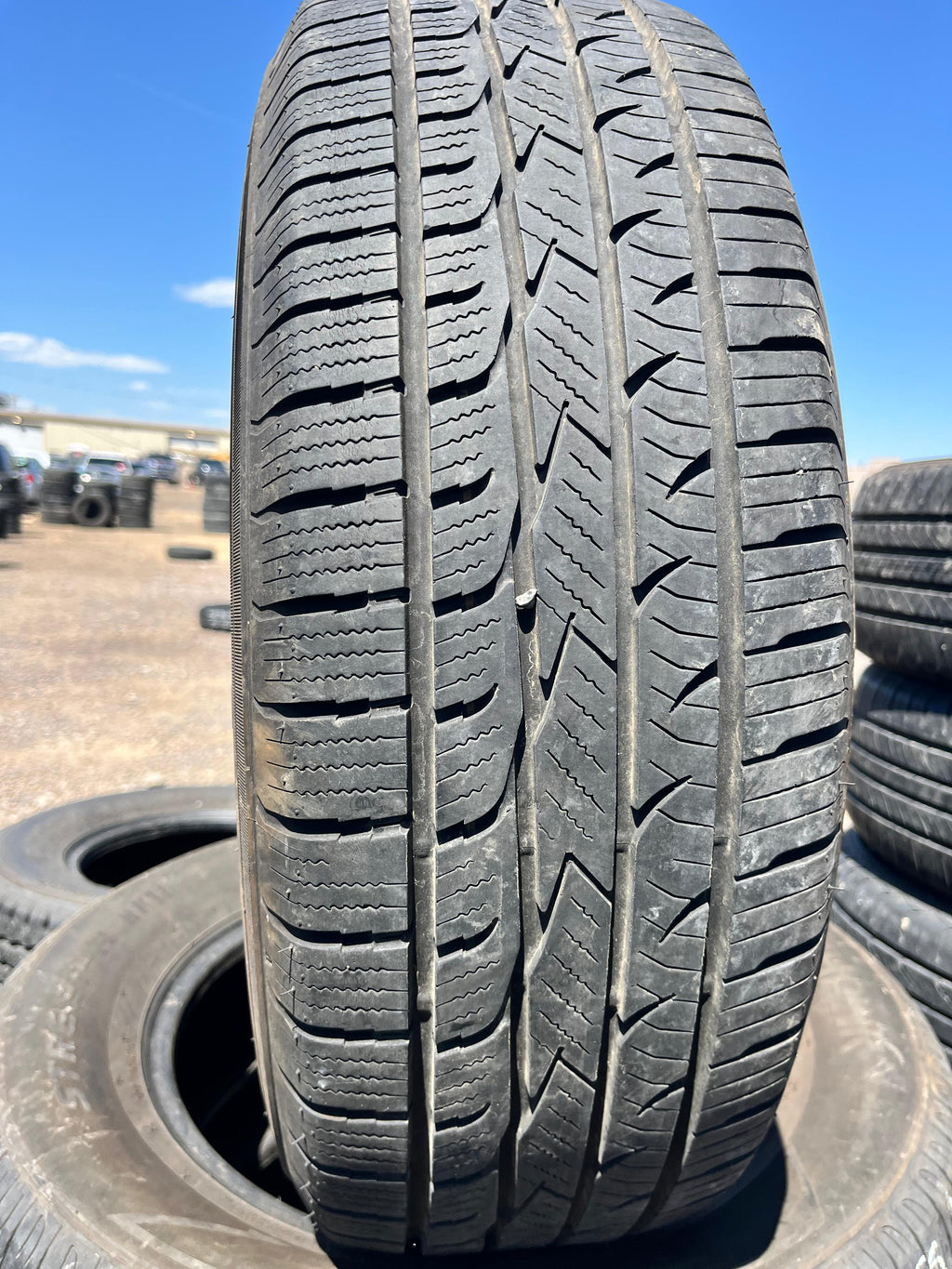 225/70R16 Single (1 Used Tire) BIG O Legancy Plus