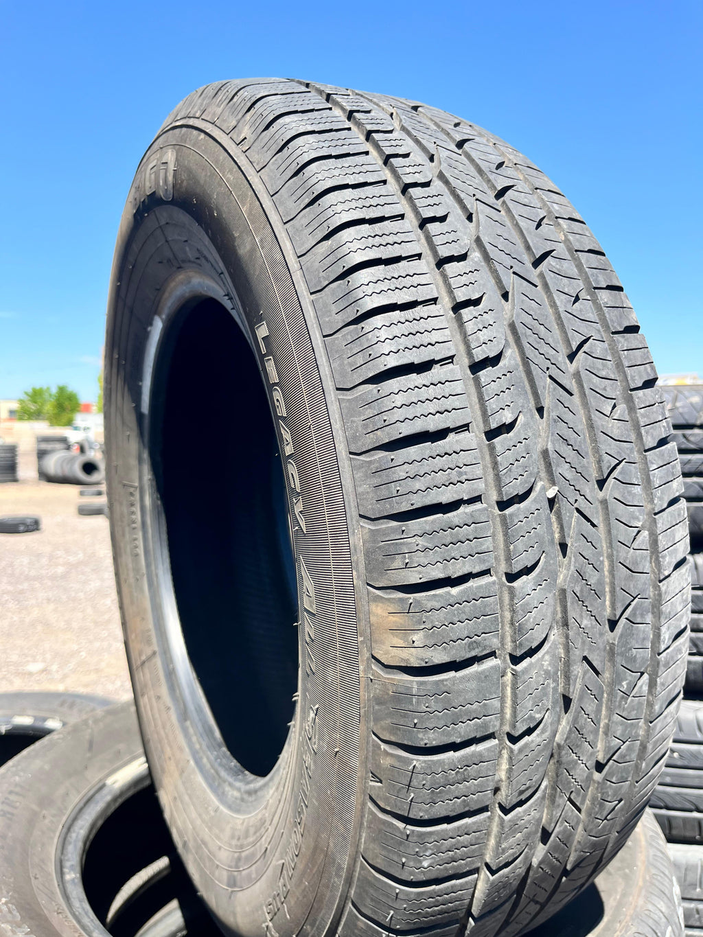 225/70R16 Single (1 Used Tire) BIG O Legancy Plus