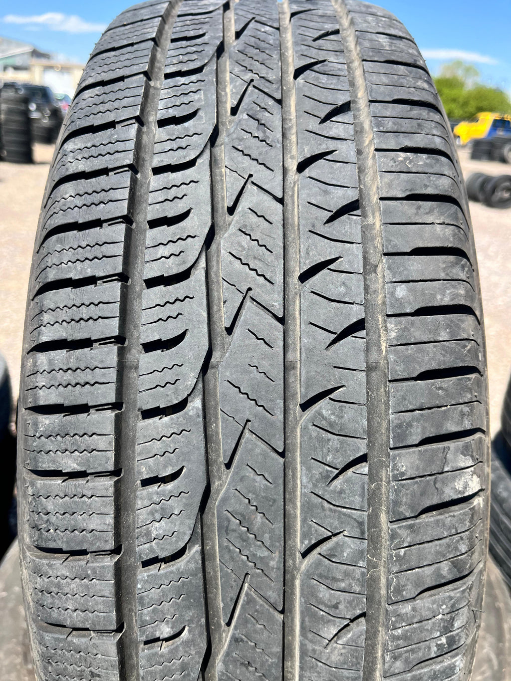 225/70R16 Single (1 Used Tire) BIG O Legancy Plus