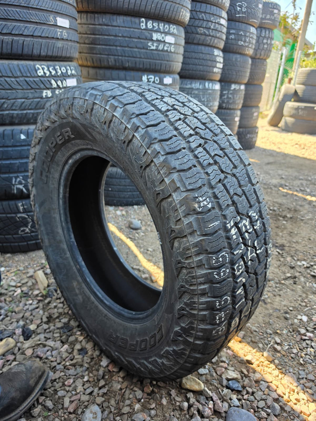 275/65R18 Single (1 Used Tire) Cooper Discoverer Road + Trail