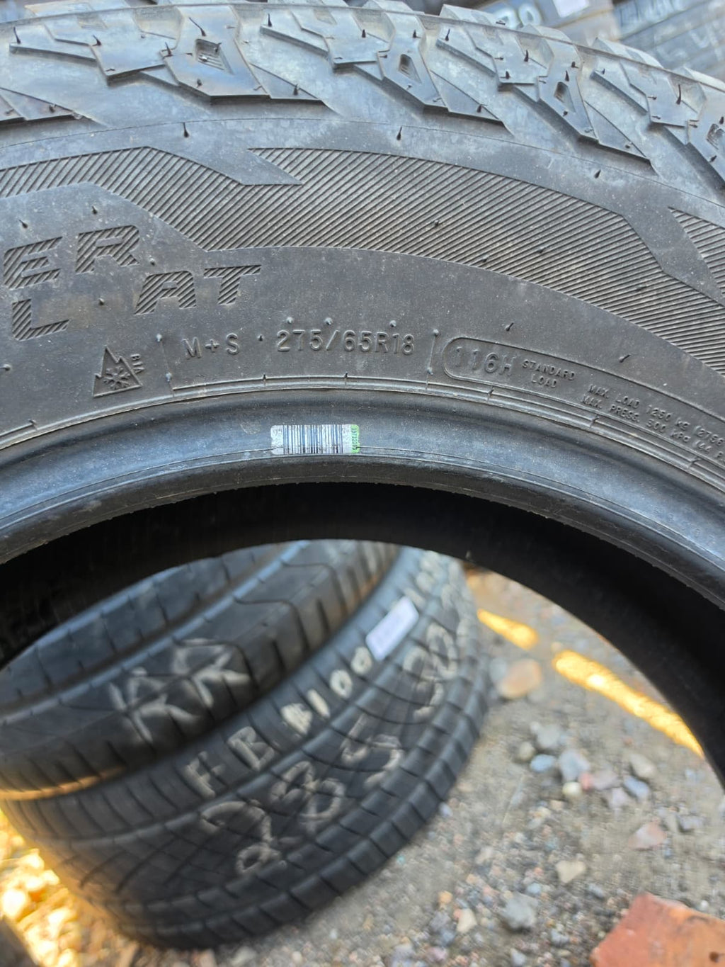 275/65R18 Single (1 Used Tire) Cooper Discoverer Road + Trail