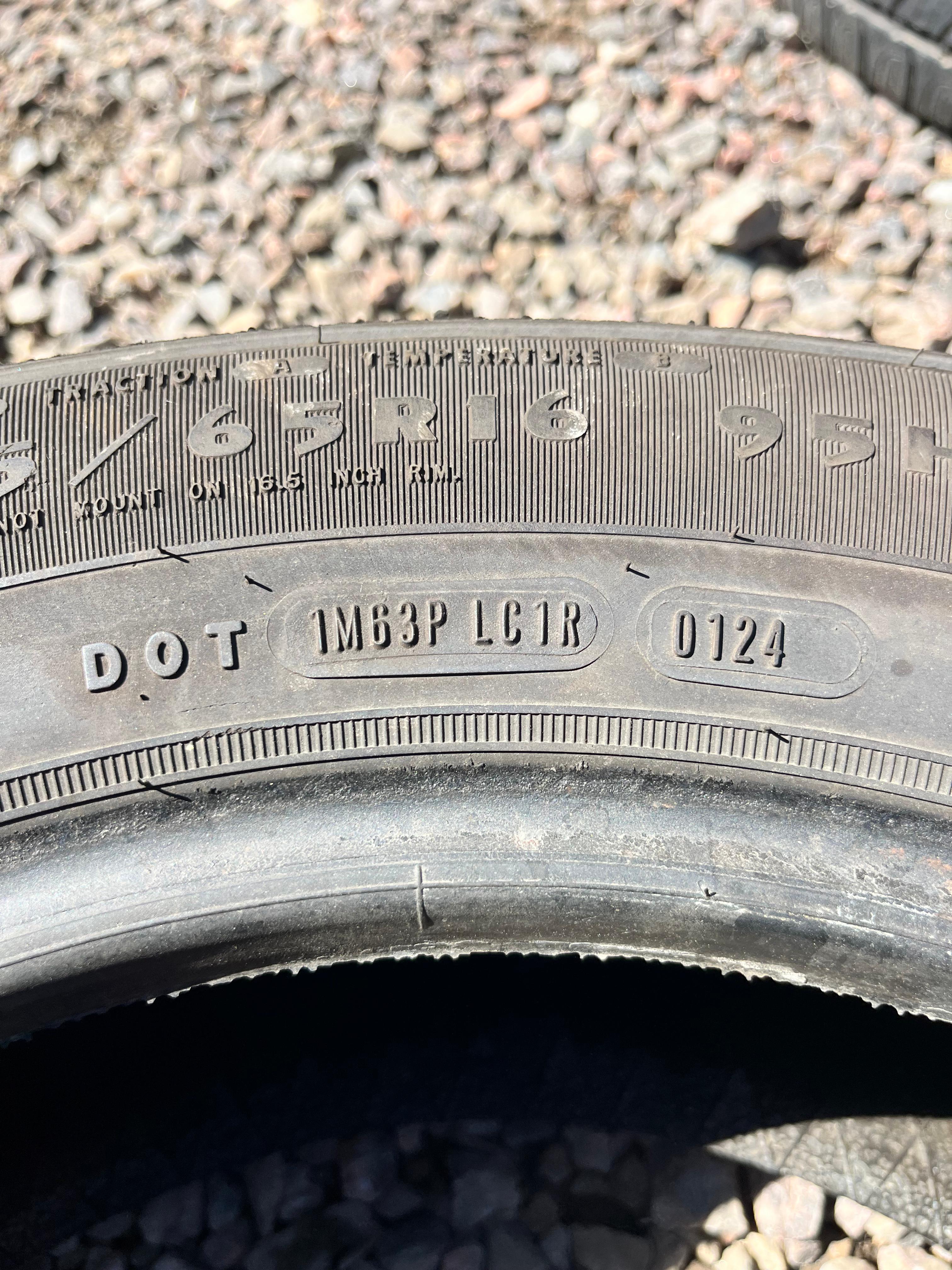 205/65R16 Single (1 Used Tire) Douglas Touring