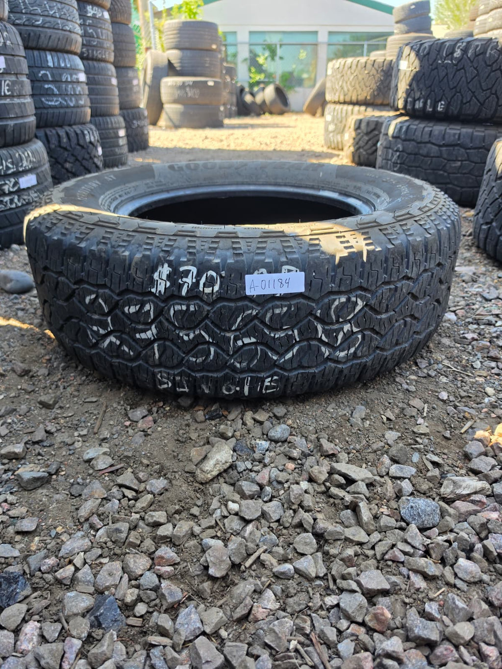 275/65R18 Single (1 Used Tire) Sumitomo Encounter