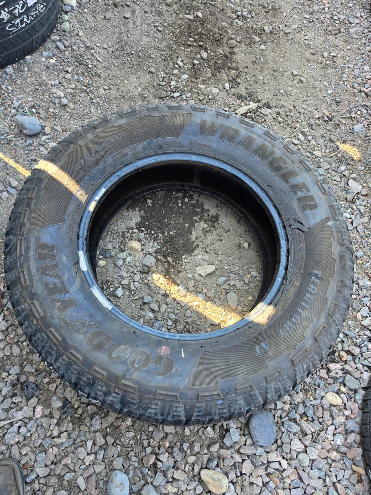 275/65R18 Single (1 Used Tire) Sumitomo Encounter
