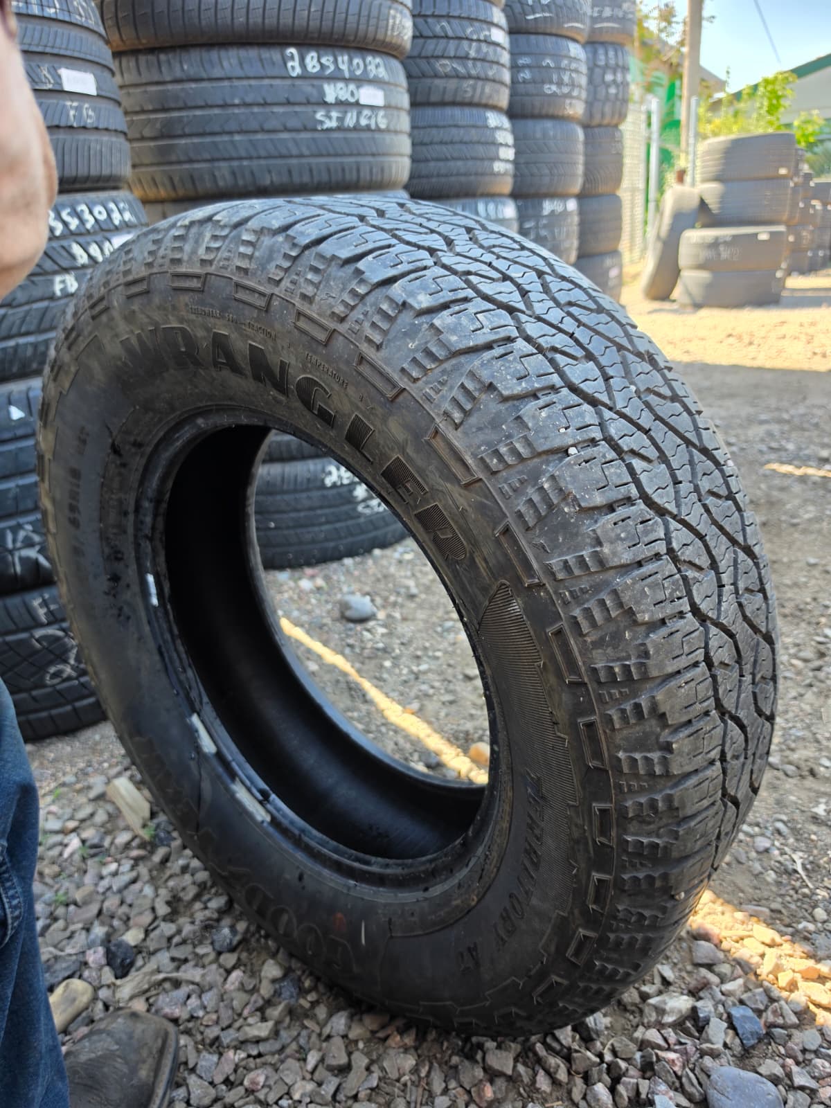 275/65R18 Single (1 Used Tire) Sumitomo Encounter