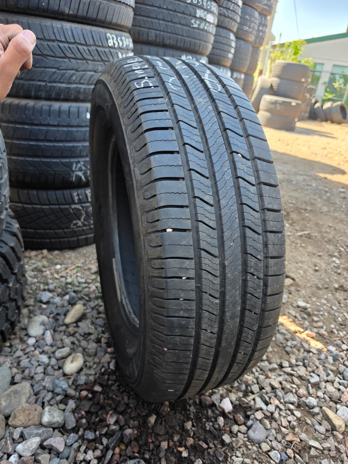 255/65R18 Single (1 Used Tire) Michelin Defender2
