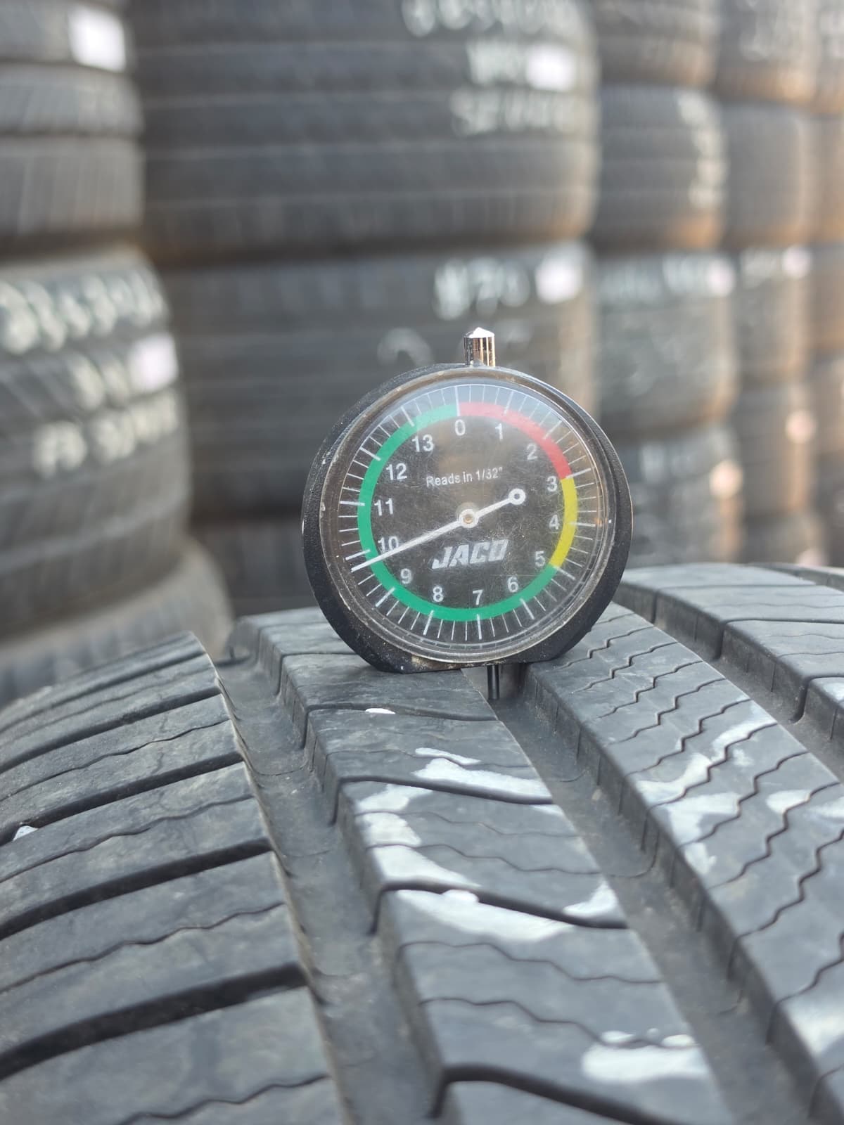 255/65R18 Single (1 Used Tire) Michelin Defender2