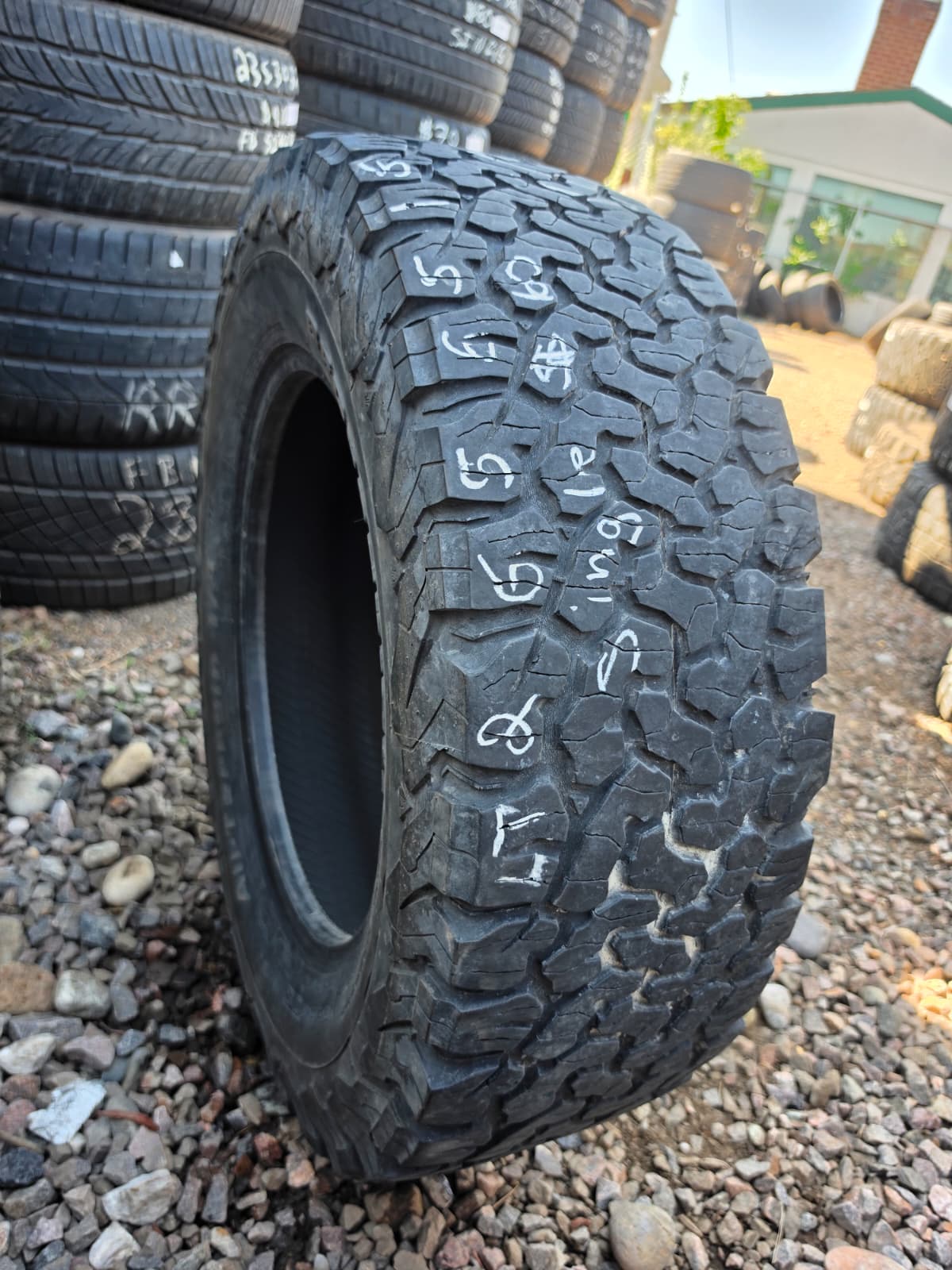 LT265/65R18 Single (1 Used Tire) BF Goodrich K03