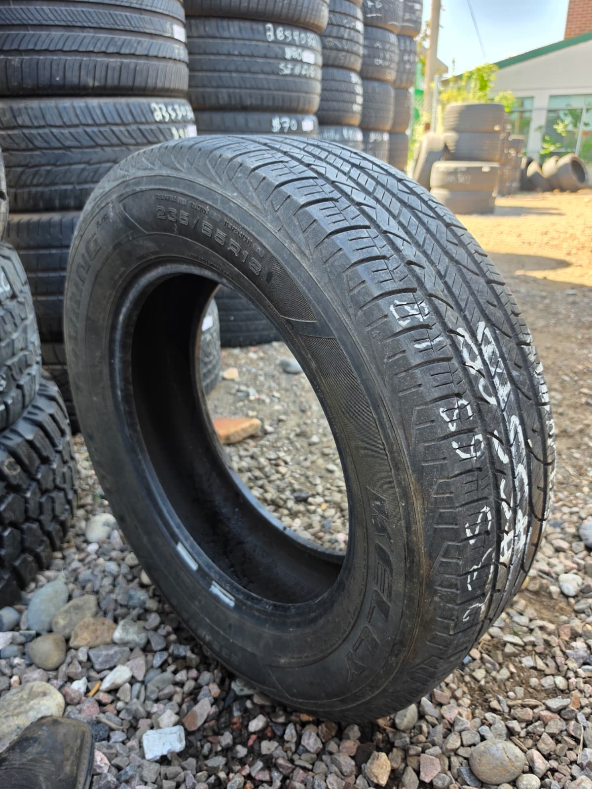 235/65R18 Single (1 Used Tire) Kelly Edge Touring