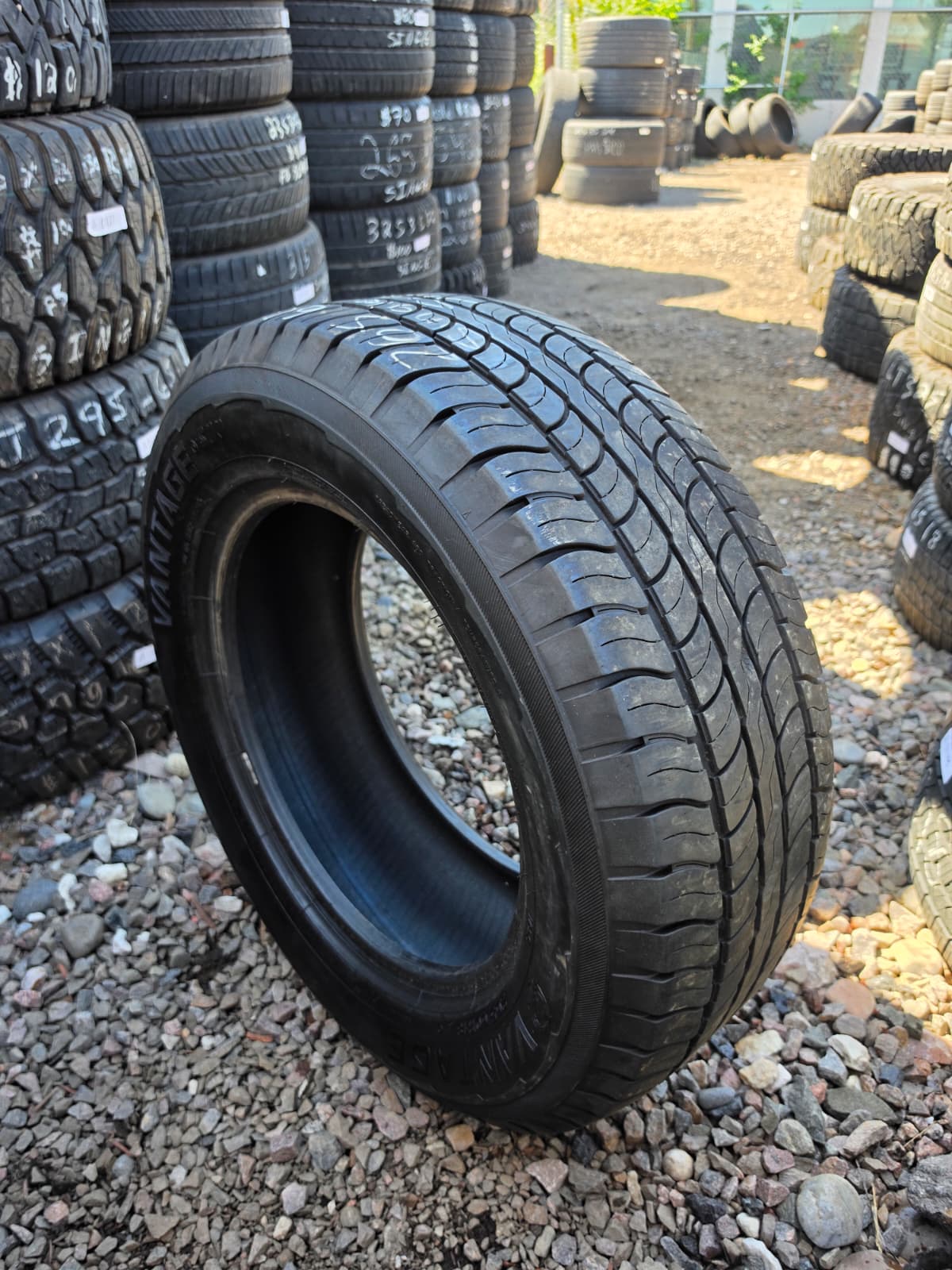 265/60R18 Single (1 Used Tire) Vantage SUV All Season