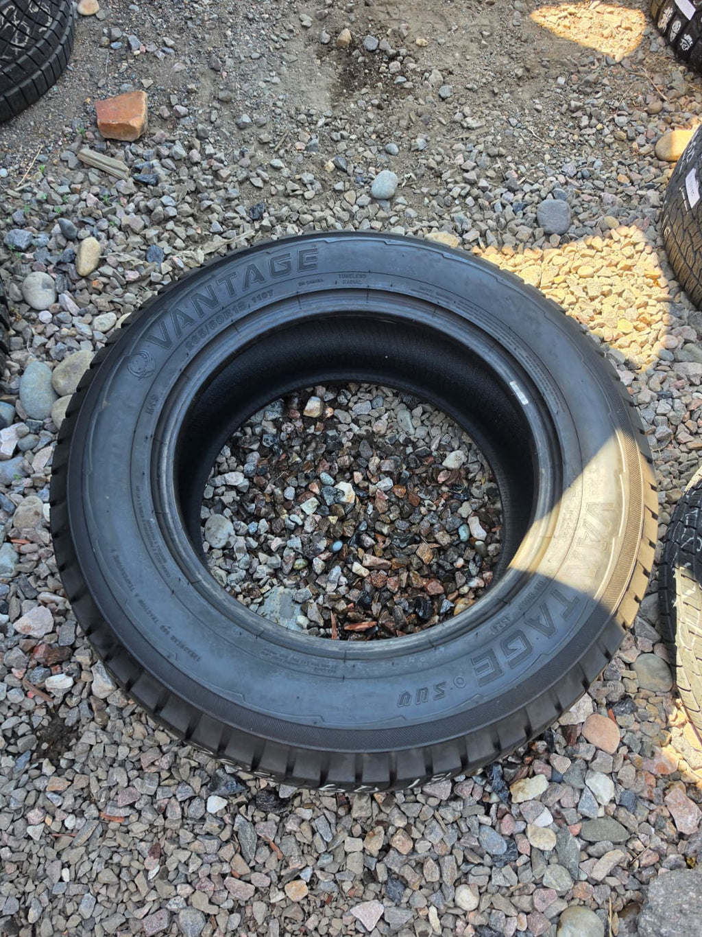 265/60R18 Single (1 Used Tire) Vantage SUV All Season