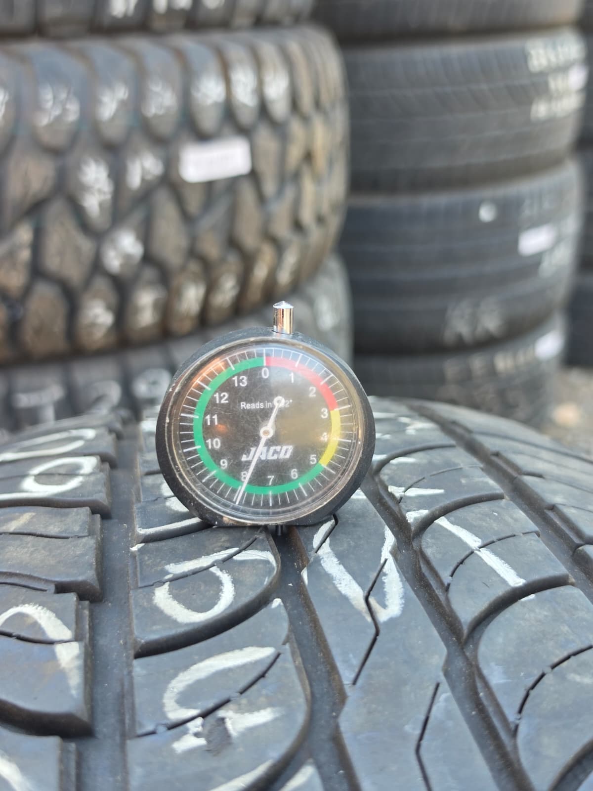 265/60R18 Single (1 Used Tire) Vantage SUV All Season