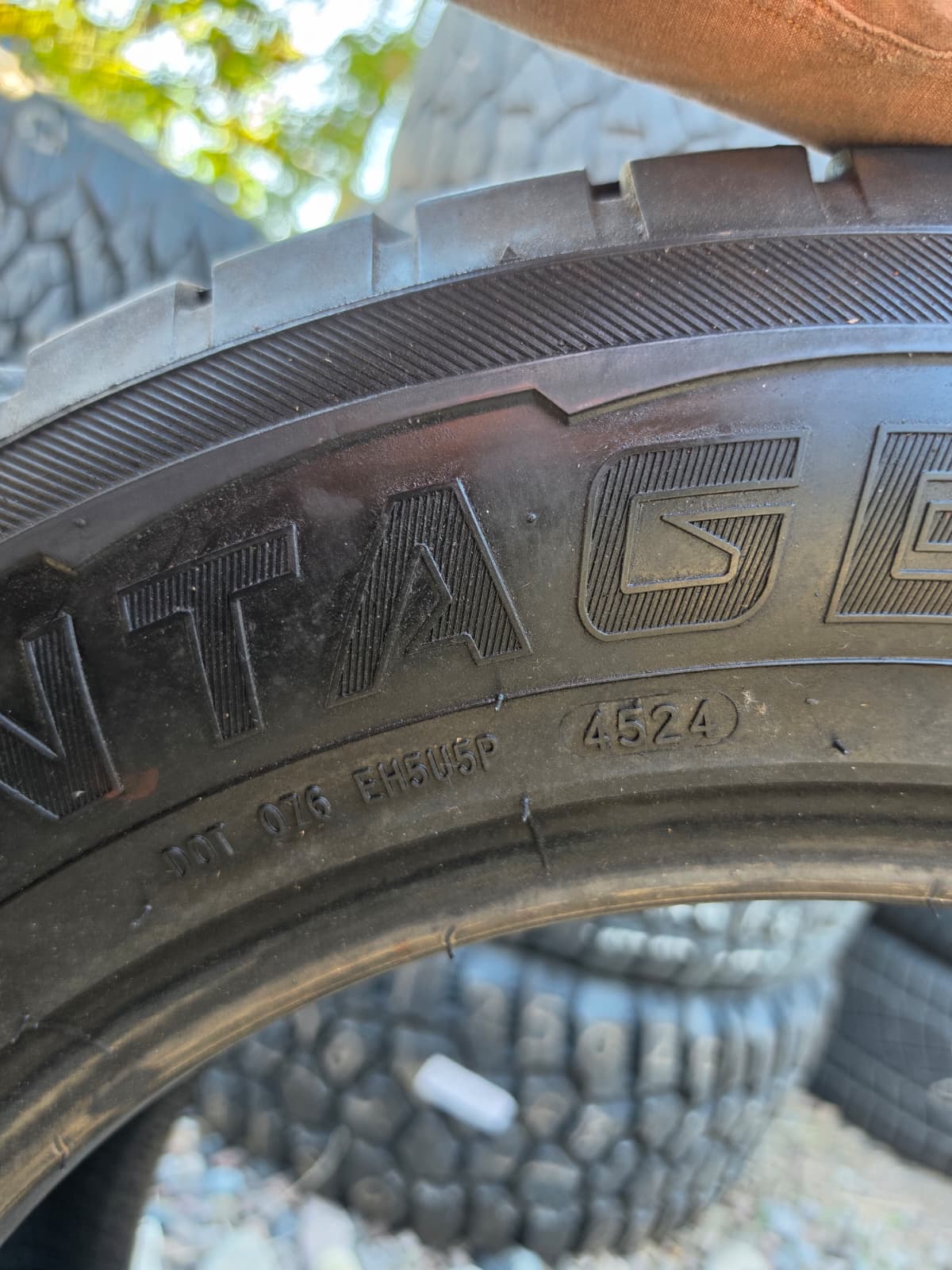 265/60R18 Single (1 Used Tire) Vantage SUV All Season