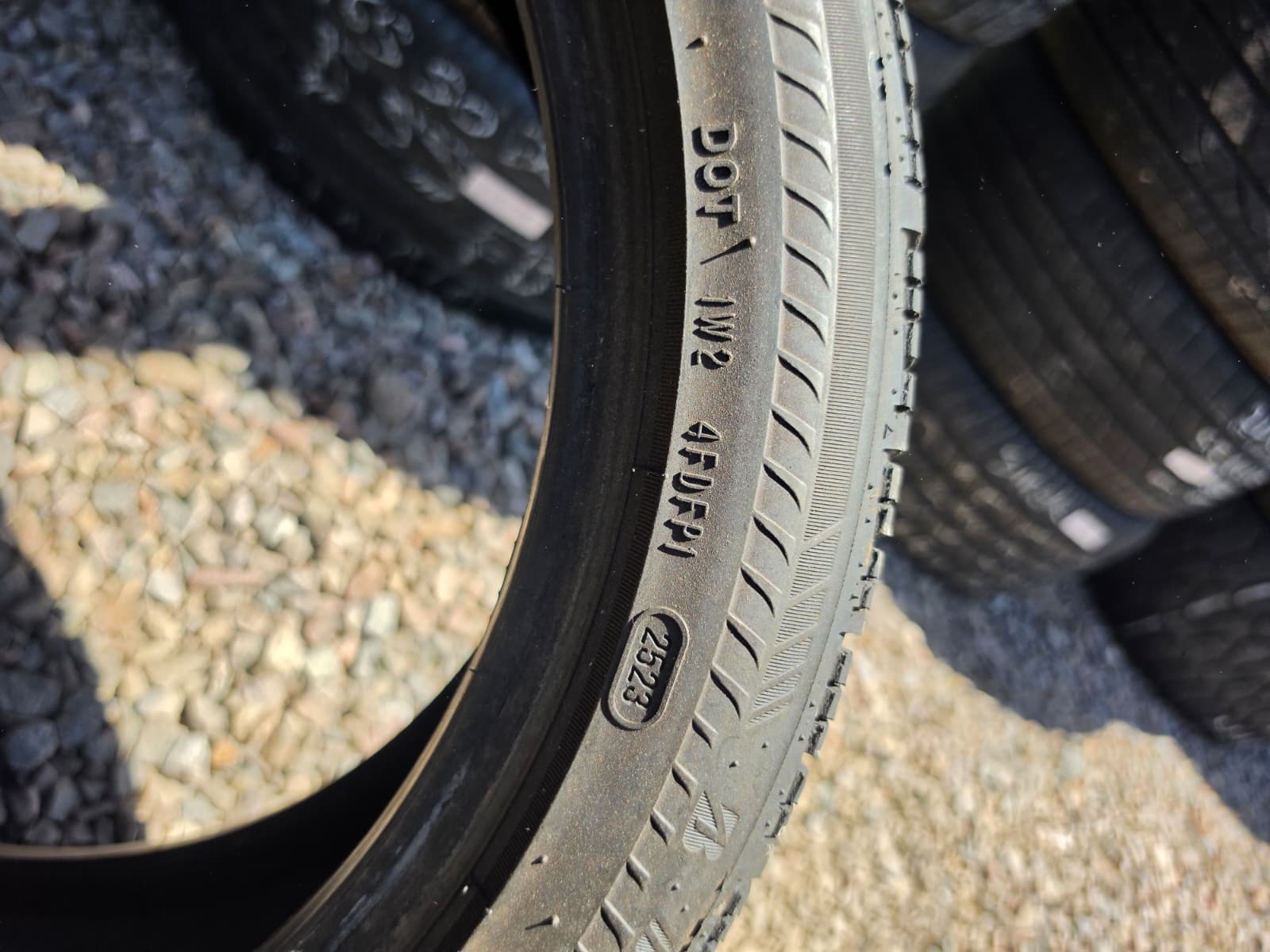 225/45ZR18 Single (1 Used Tire) Bridgestone Drive Guard