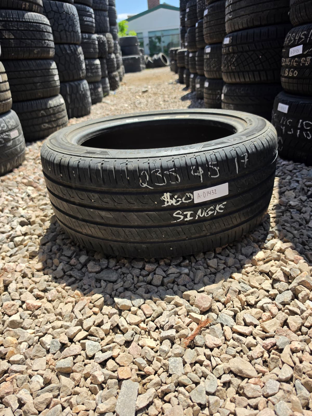 235/45R17 Single (1 Used Tire) Barium Bravuris 5