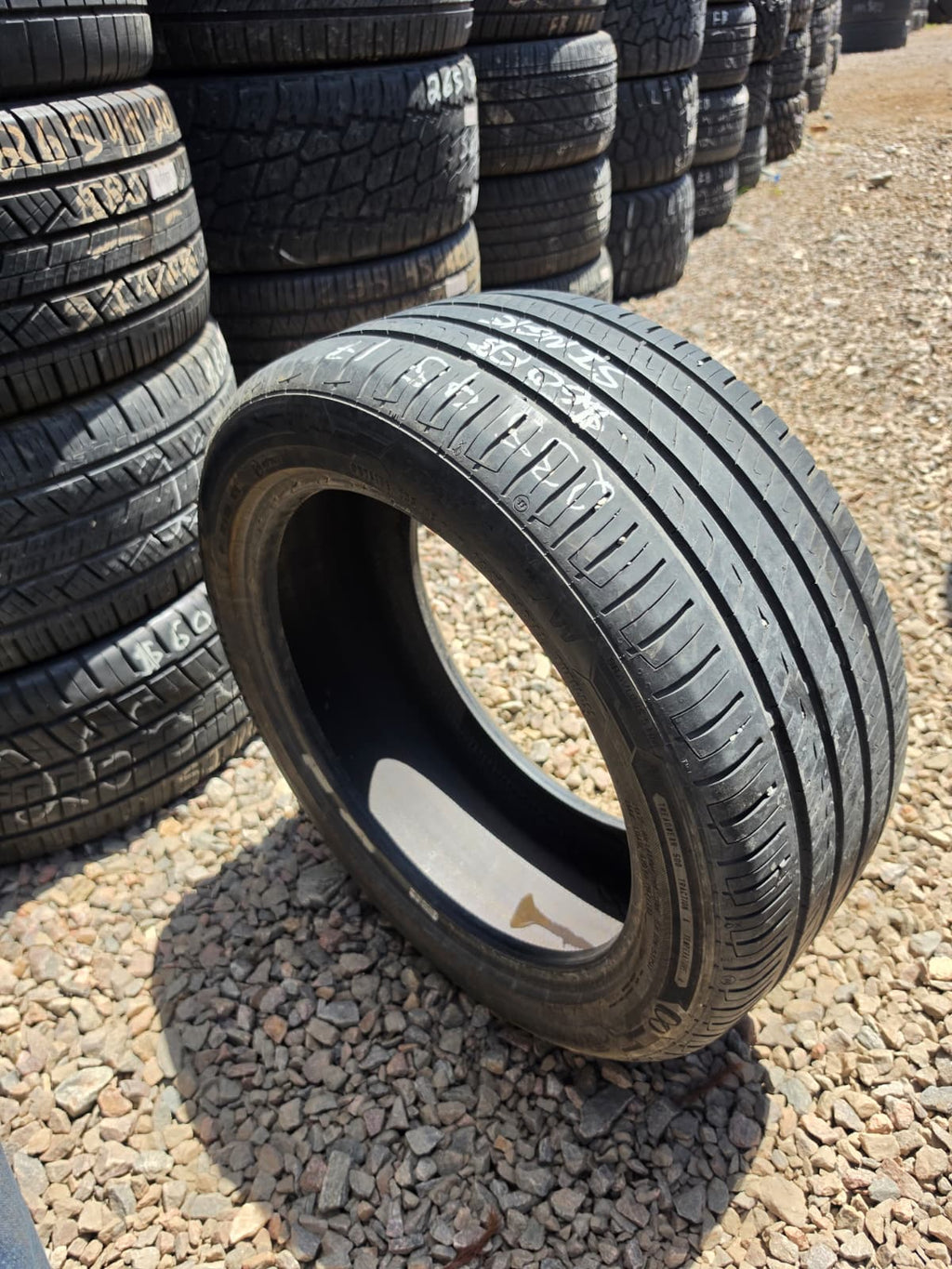 235/45R17 Single (1 Used Tire) Barium Bravuris 5