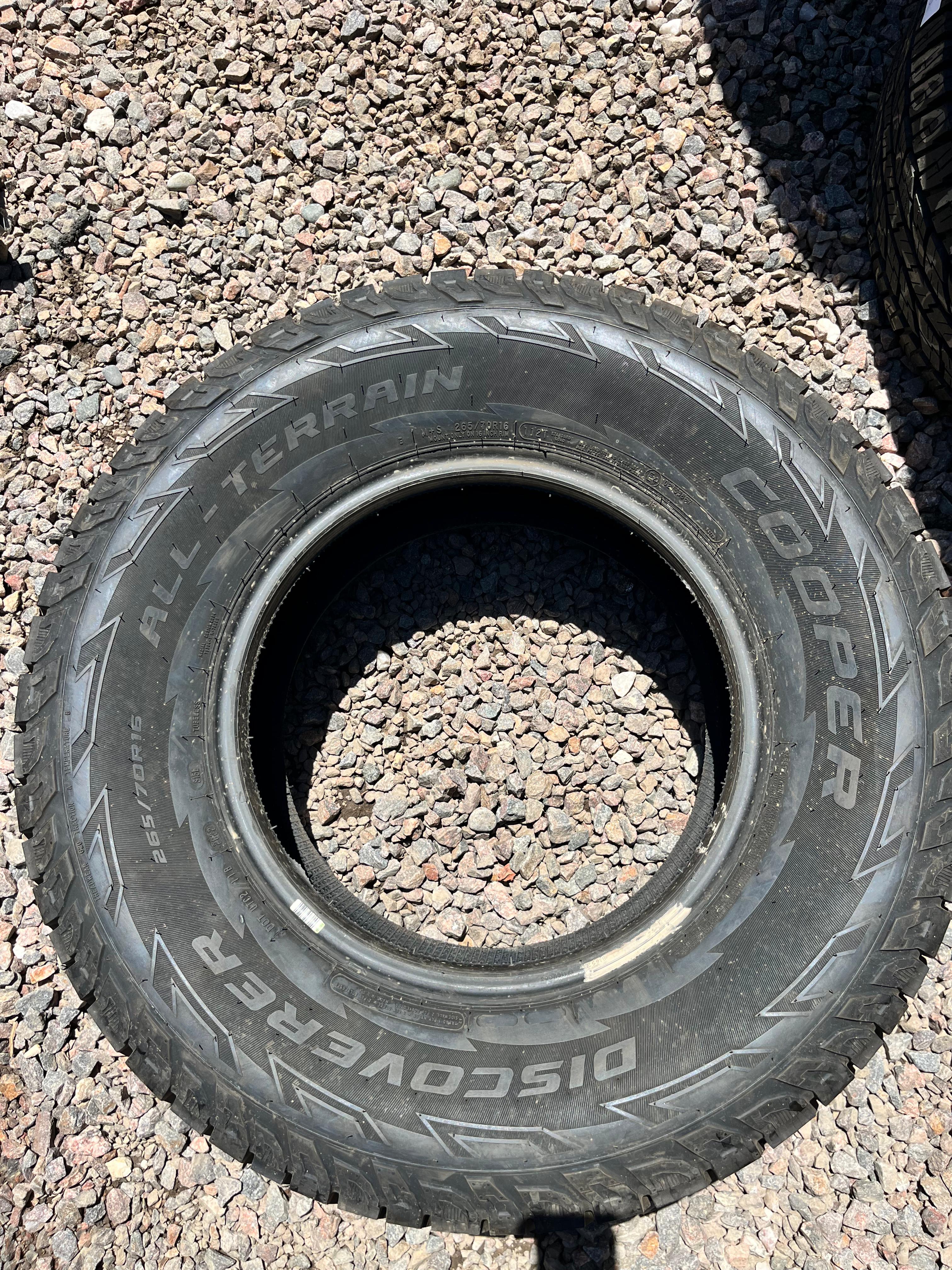 265/70R16 Single (1 Used Tire) Cooper Discoverer