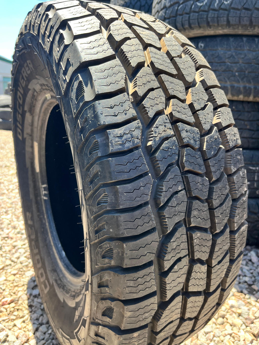 265/70R16 Single (1 Used Tire) Cooper Discoverer