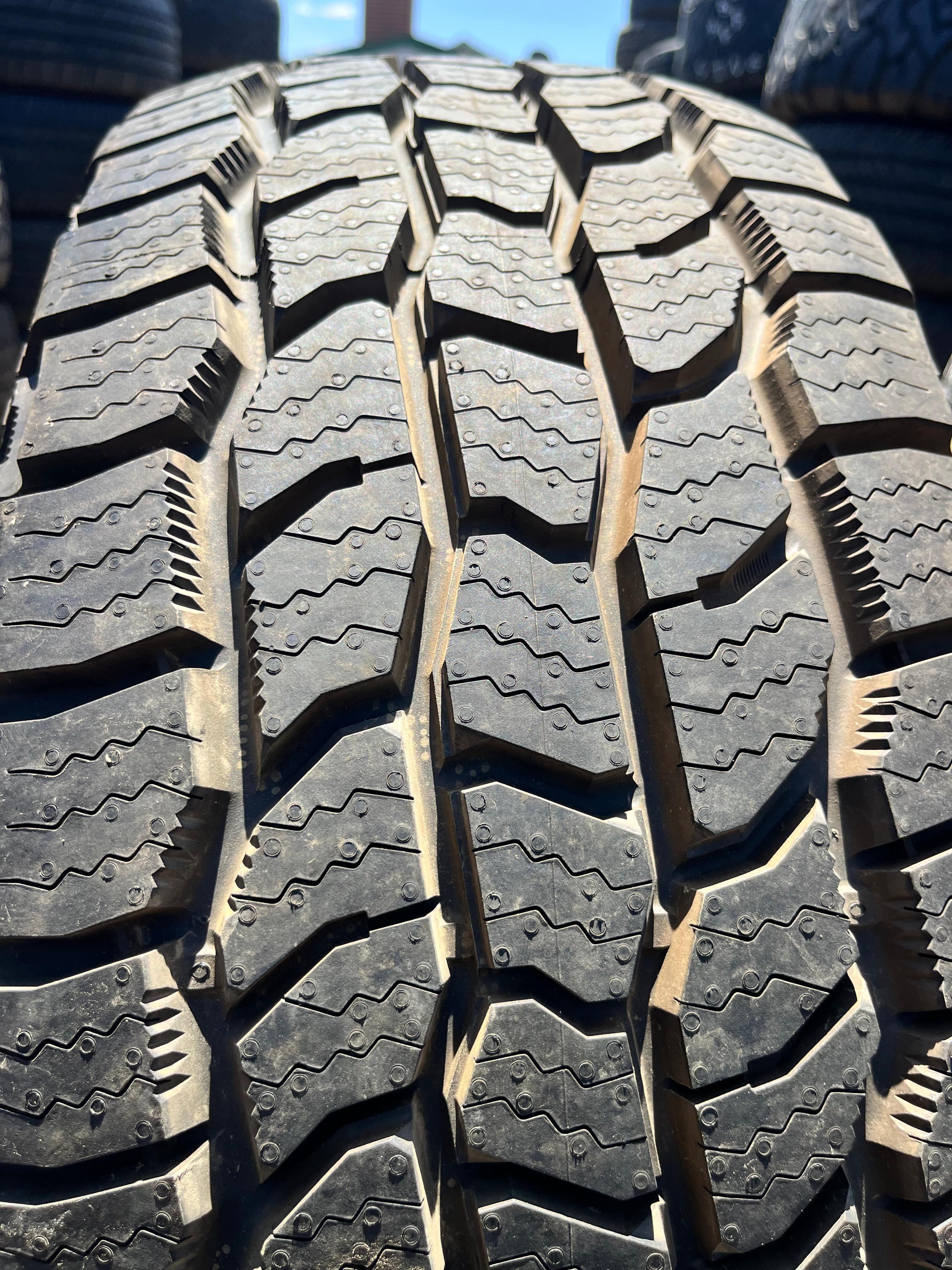 265/70R16 Single (1 Used Tire) Cooper Discoverer